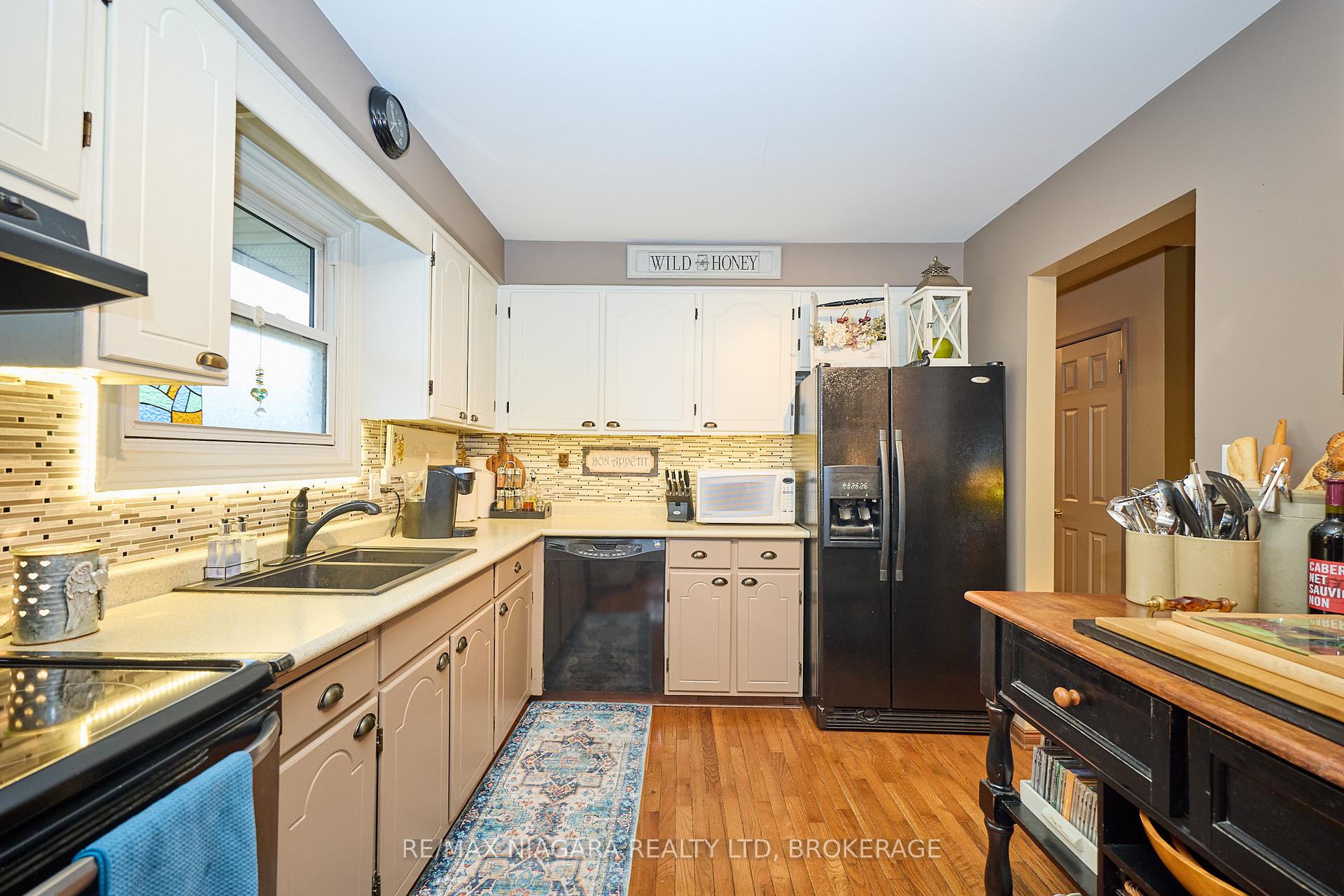 Photo 10 of 698 Buffalo Road, Fort Erie, Crescent Park — HOMEH