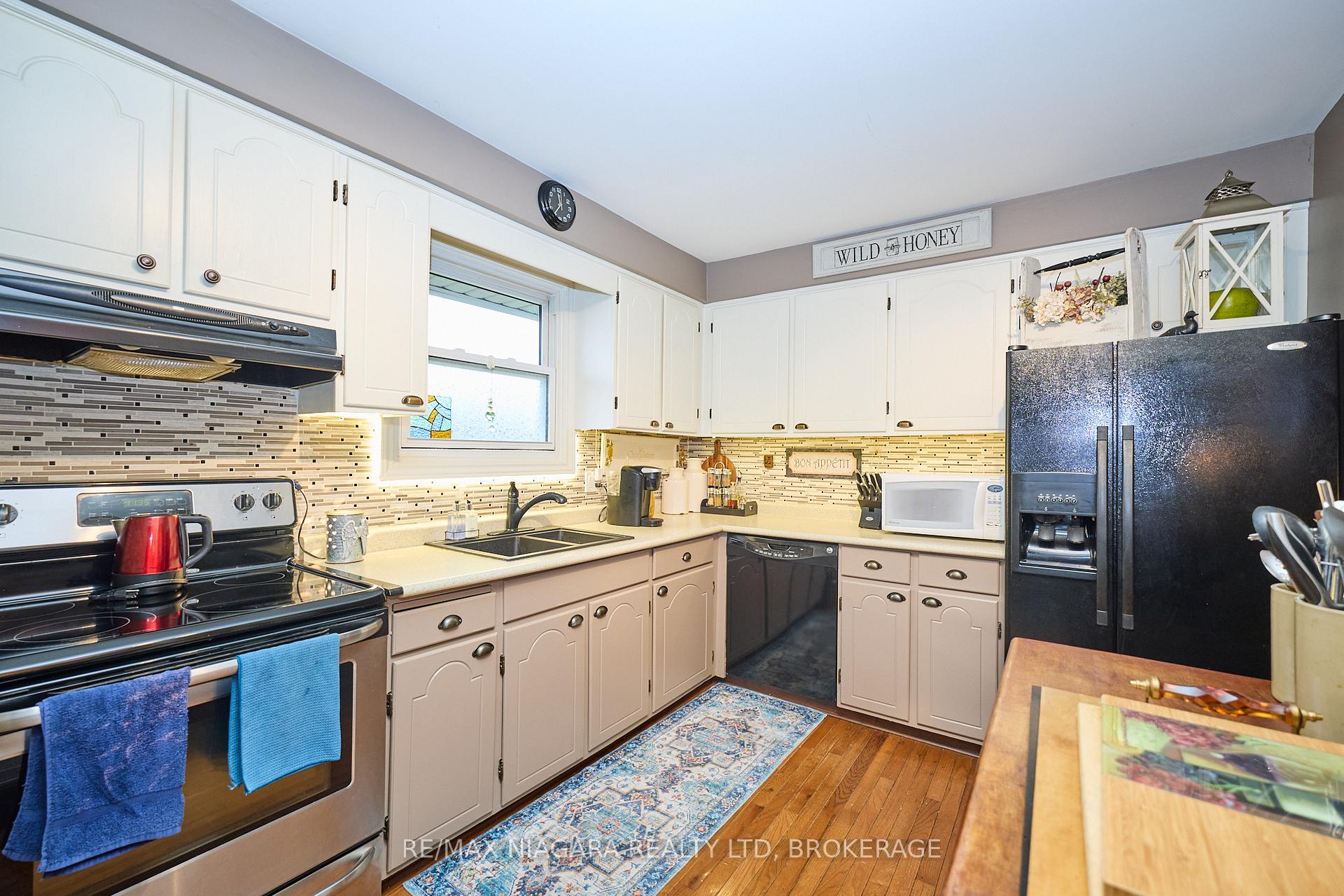 Photo 11 of 698 Buffalo Road, Fort Erie, Crescent Park — HOMEH