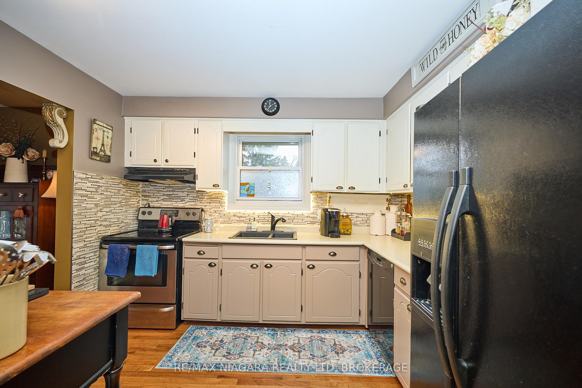 Photo 12 of 698 Buffalo Road, Fort Erie, Crescent Park — HOMEH