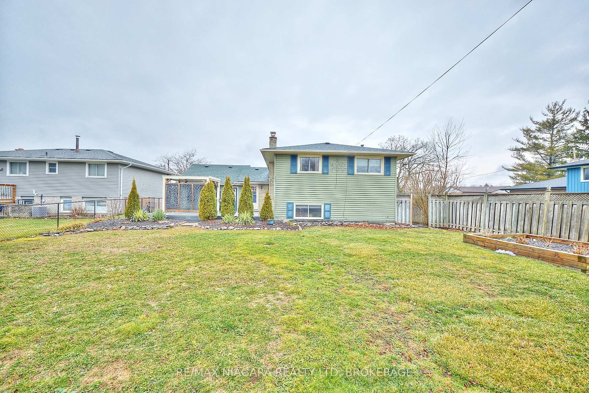 Photo 35 of 698 Buffalo Road, Fort Erie, Crescent Park — HOMEH