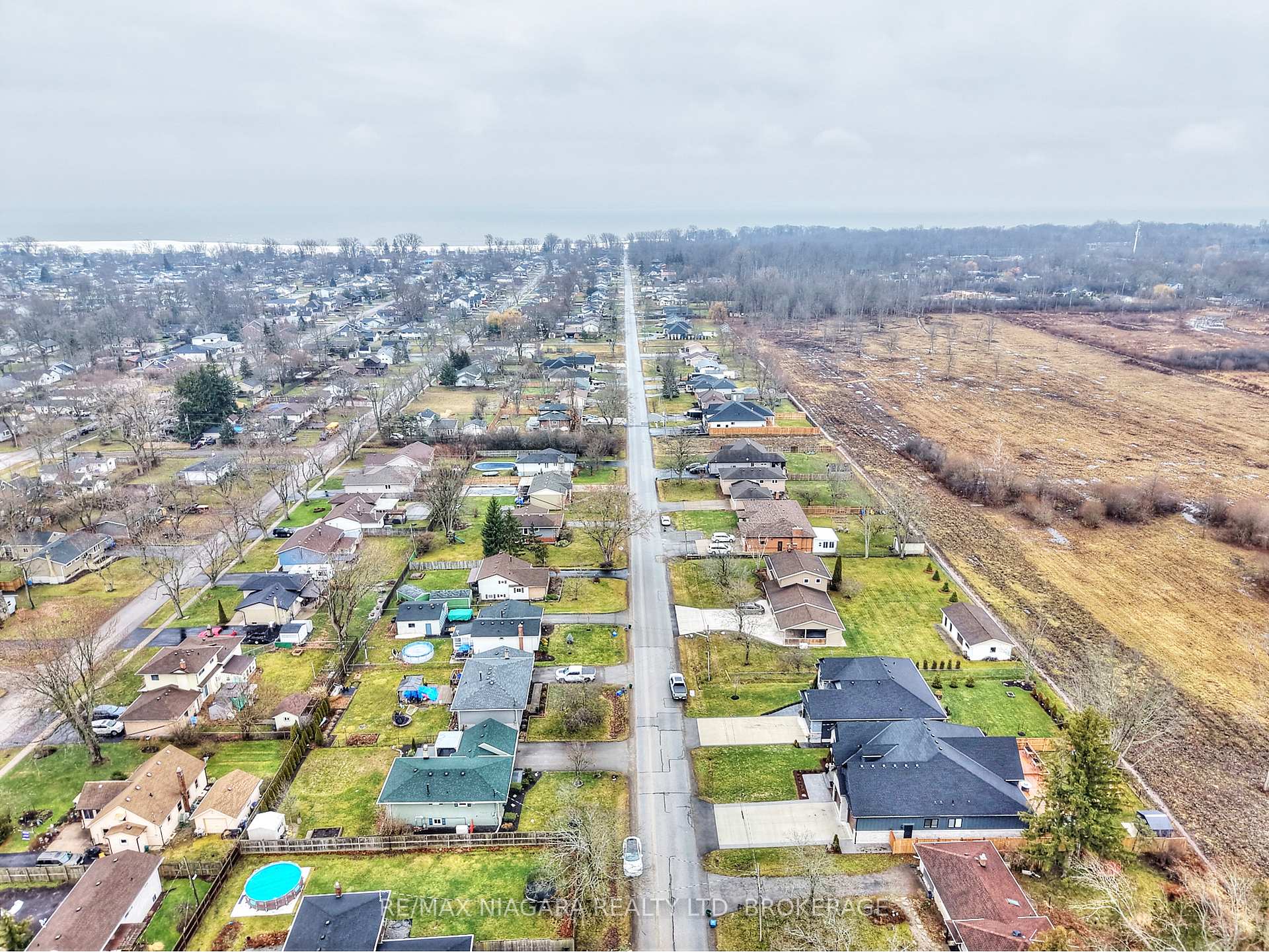 Photo 42 of 698 Buffalo Road, Fort Erie, Crescent Park — HOMEH