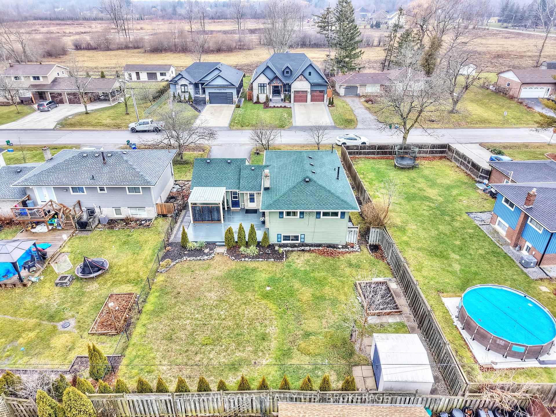 Photo 45 of 698 Buffalo Road, Fort Erie, Crescent Park — HOMEH