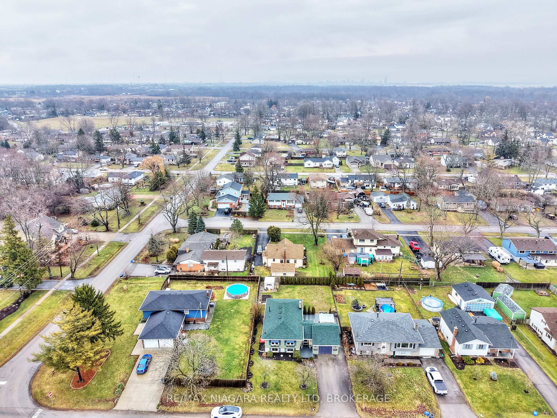 Photo 47 of 698 Buffalo Road, Fort Erie, Crescent Park — HOMEH