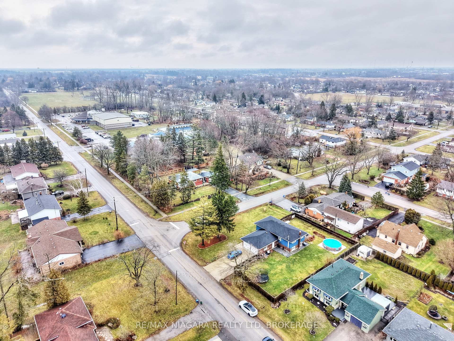 Photo 48 of 698 Buffalo Road, Fort Erie, Crescent Park — HOMEH