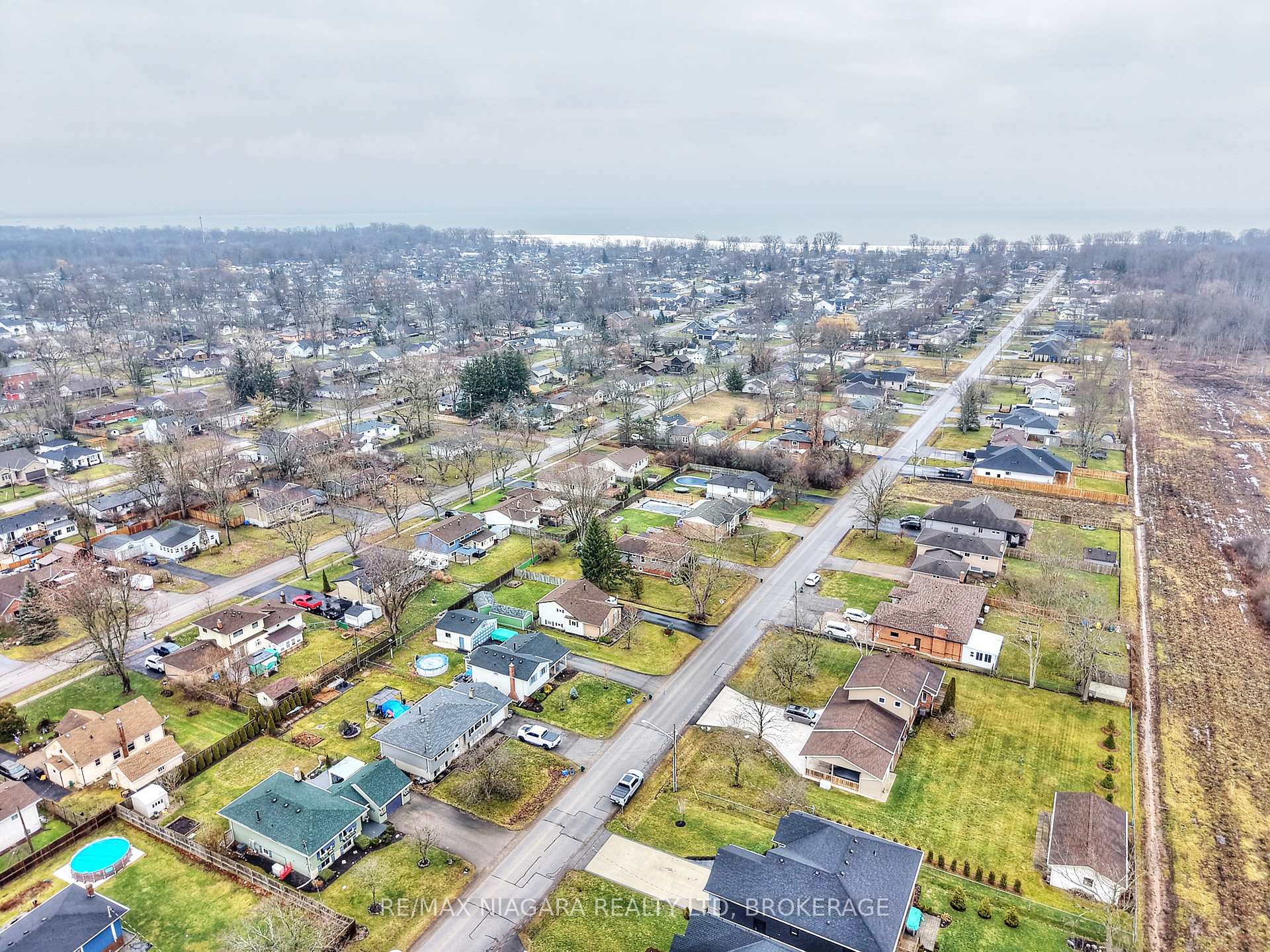 Photo 49 of 698 Buffalo Road, Fort Erie, Crescent Park — HOMEH