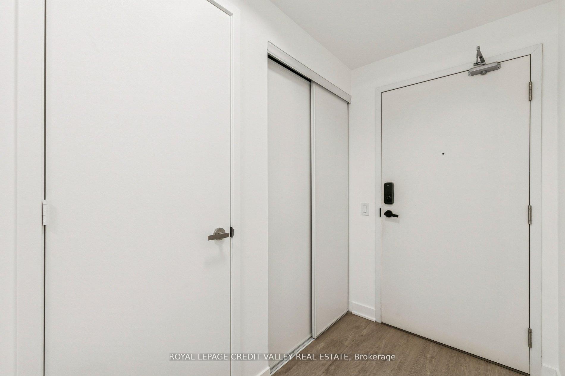 Photo 4 of Unit 1413, 3900 Confederation Parkway, Mississauga, City Centre — HOMEH