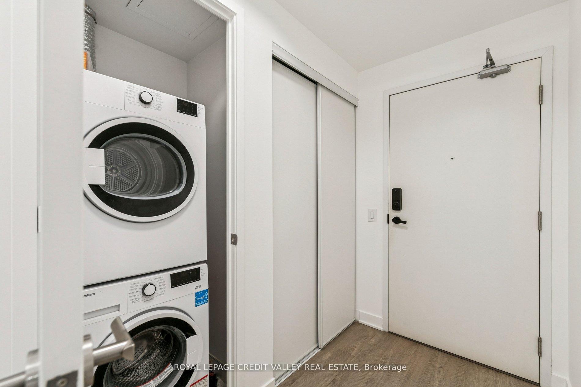 Photo 5 of Unit 1413, 3900 Confederation Parkway, Mississauga, City Centre — HOMEH
