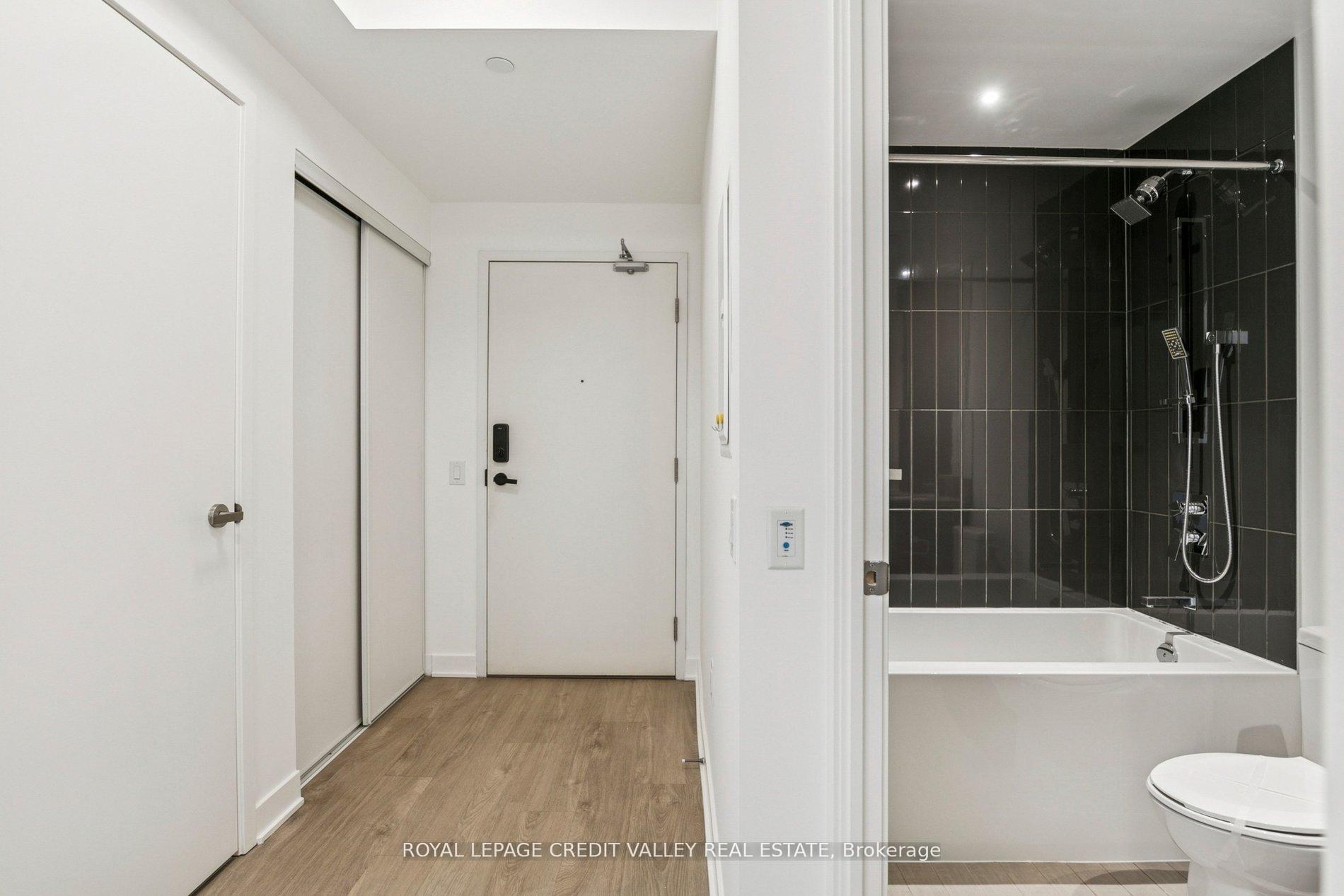 Photo 6 of Unit 1413, 3900 Confederation Parkway, Mississauga, City Centre — HOMEH