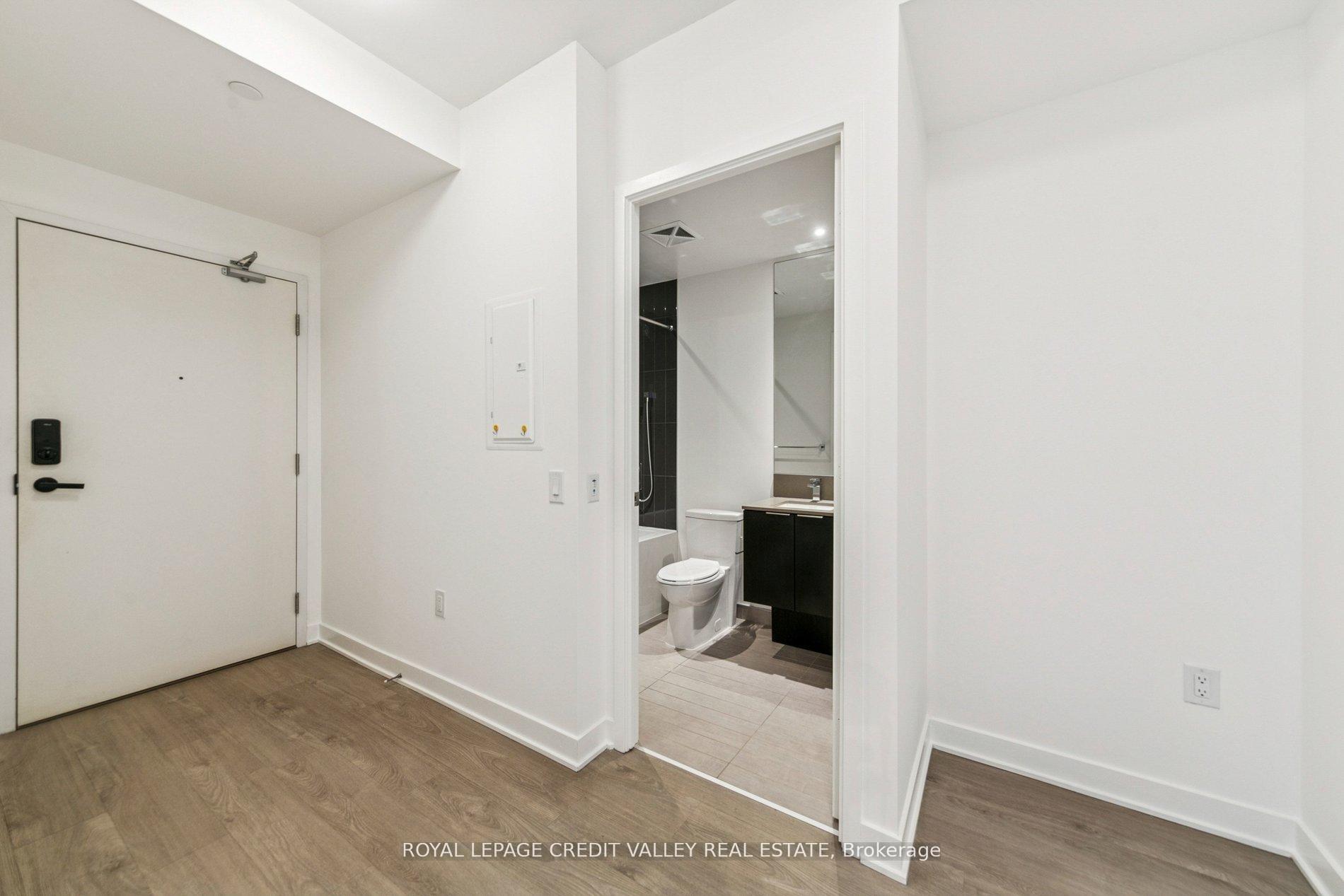 Photo 7 of Unit 1413, 3900 Confederation Parkway, Mississauga, City Centre — HOMEH