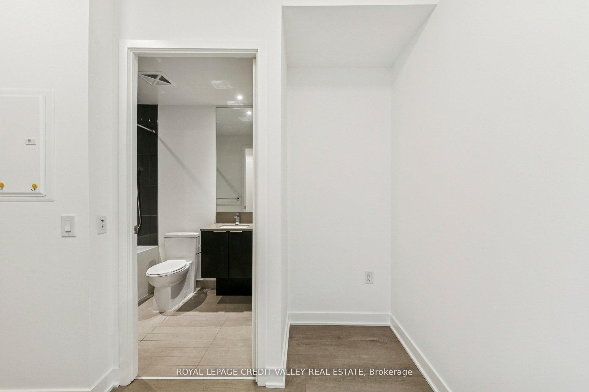 Photo 8 of Unit 1413, 3900 Confederation Parkway, Mississauga, City Centre — HOMEH