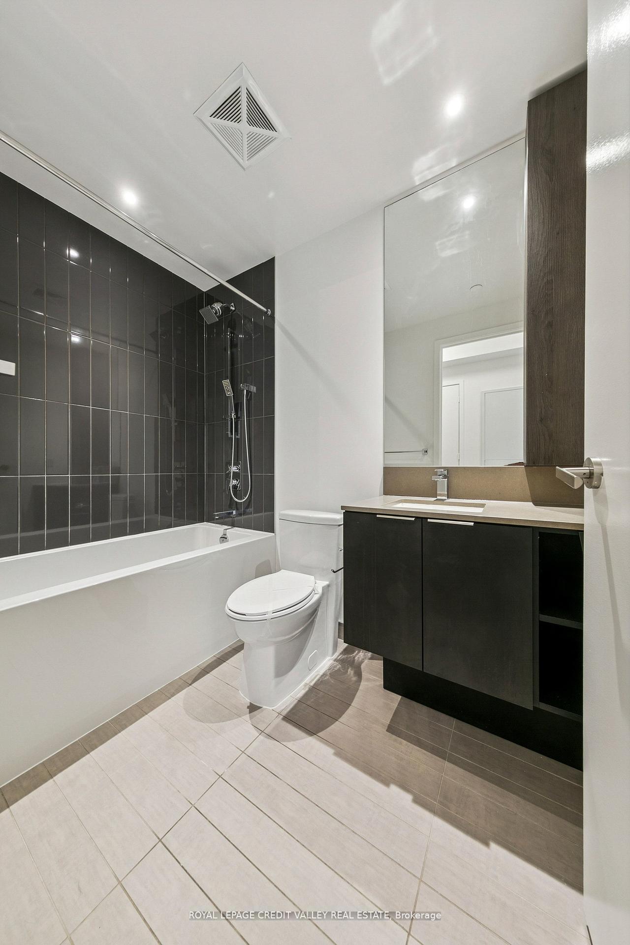 Photo 10 of Unit 1413, 3900 Confederation Parkway, Mississauga, City Centre — HOMEH
