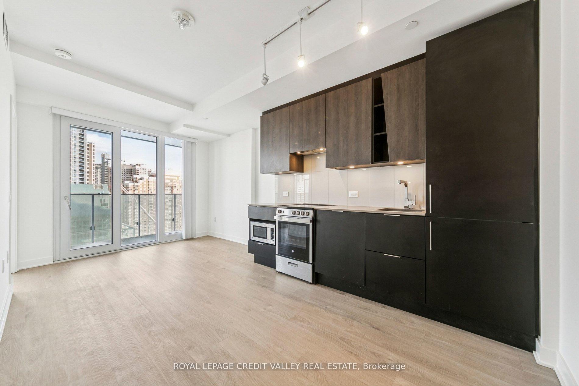 Photo 11 of Unit 1413, 3900 Confederation Parkway, Mississauga, City Centre — HOMEH