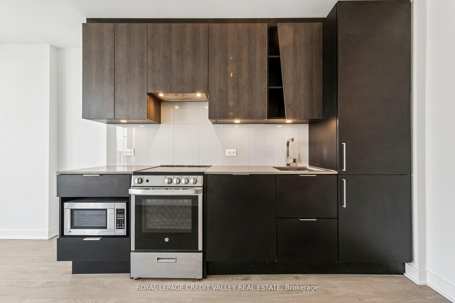 Photo 12 of Unit 1413, 3900 Confederation Parkway, Mississauga, City Centre — HOMEH