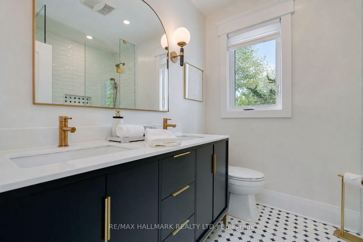 Photo 14 of 338 Kenilworth Avenue, Toronto, The Beaches — HOMEH