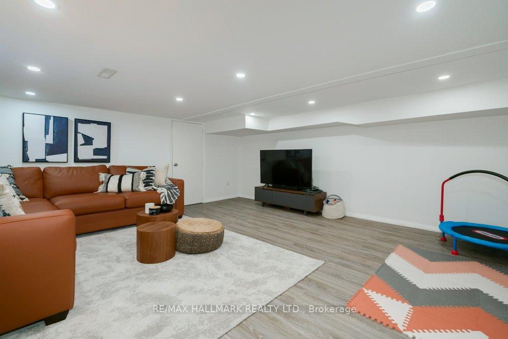 Photo 15 of 338 Kenilworth Avenue, Toronto, The Beaches — HOMEH