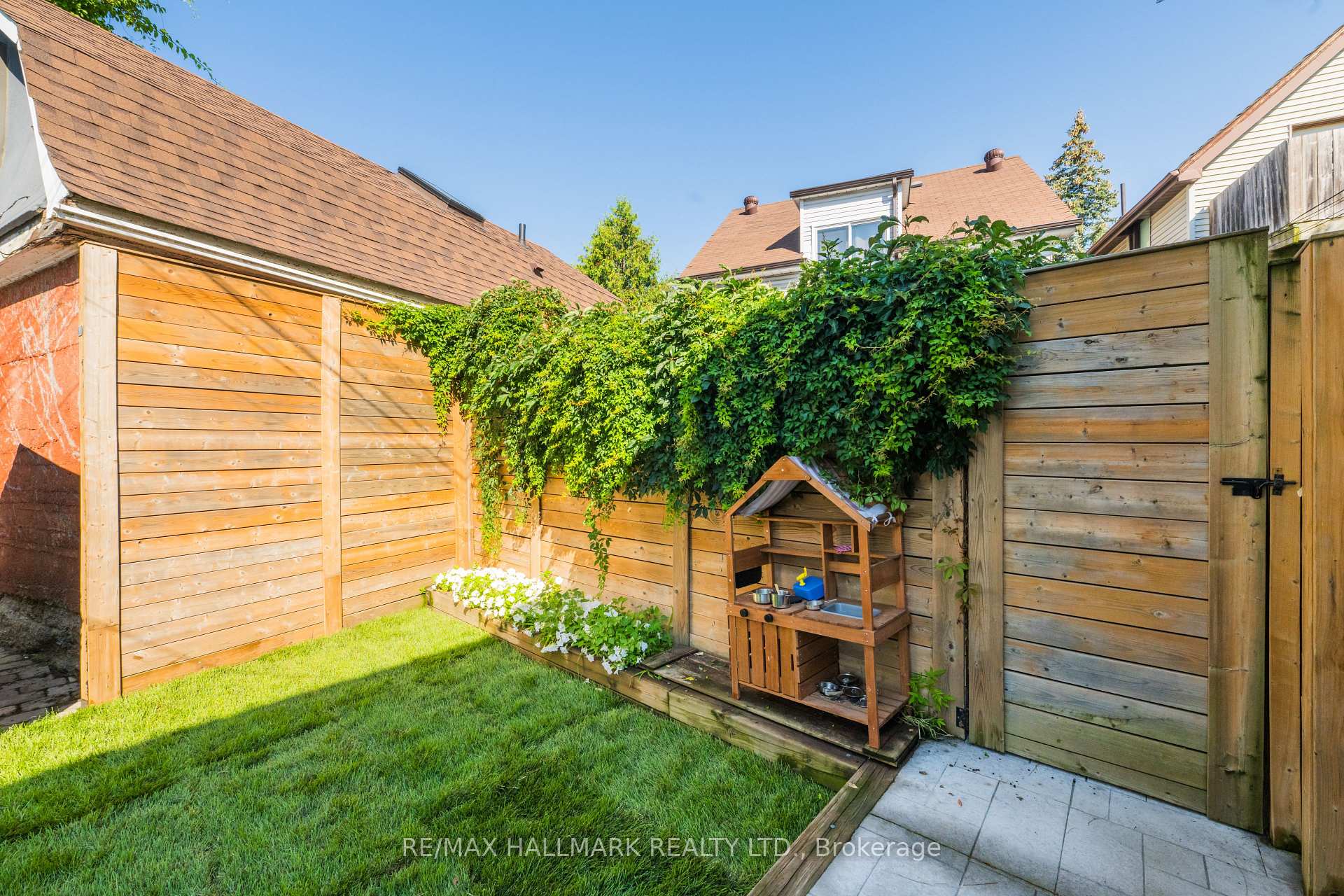 Photo 22 of 338 Kenilworth Avenue, Toronto, The Beaches — HOMEH