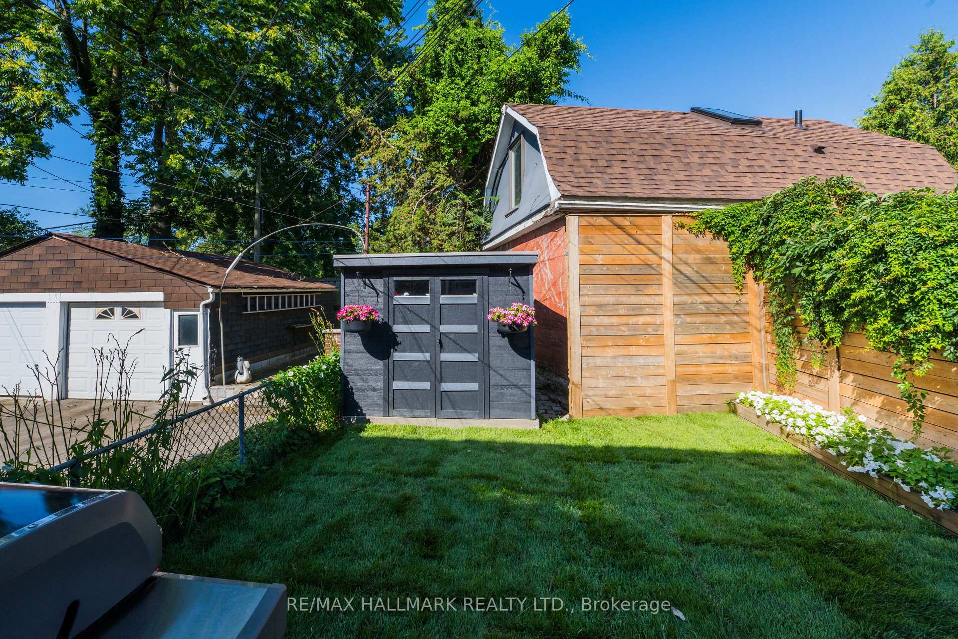 Photo 23 of 338 Kenilworth Avenue, Toronto, The Beaches — HOMEH