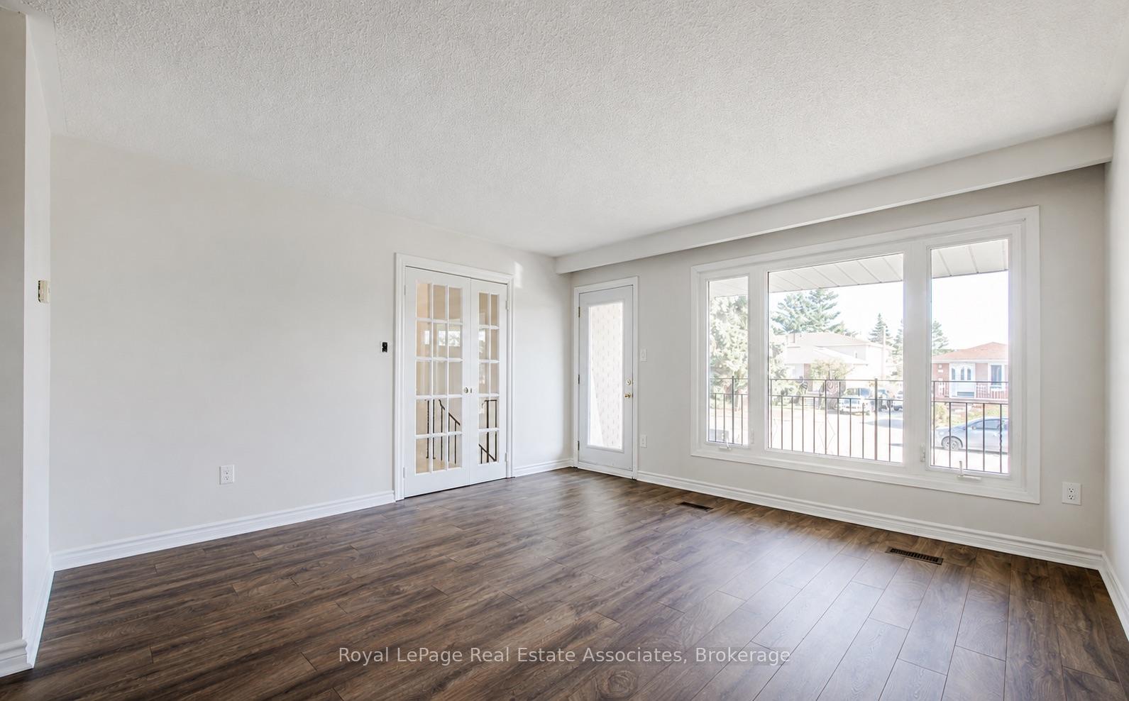 Photo 2 of Unit Upper, 2393 Whaley Drive, Mississauga, Cooksville — HOMEH