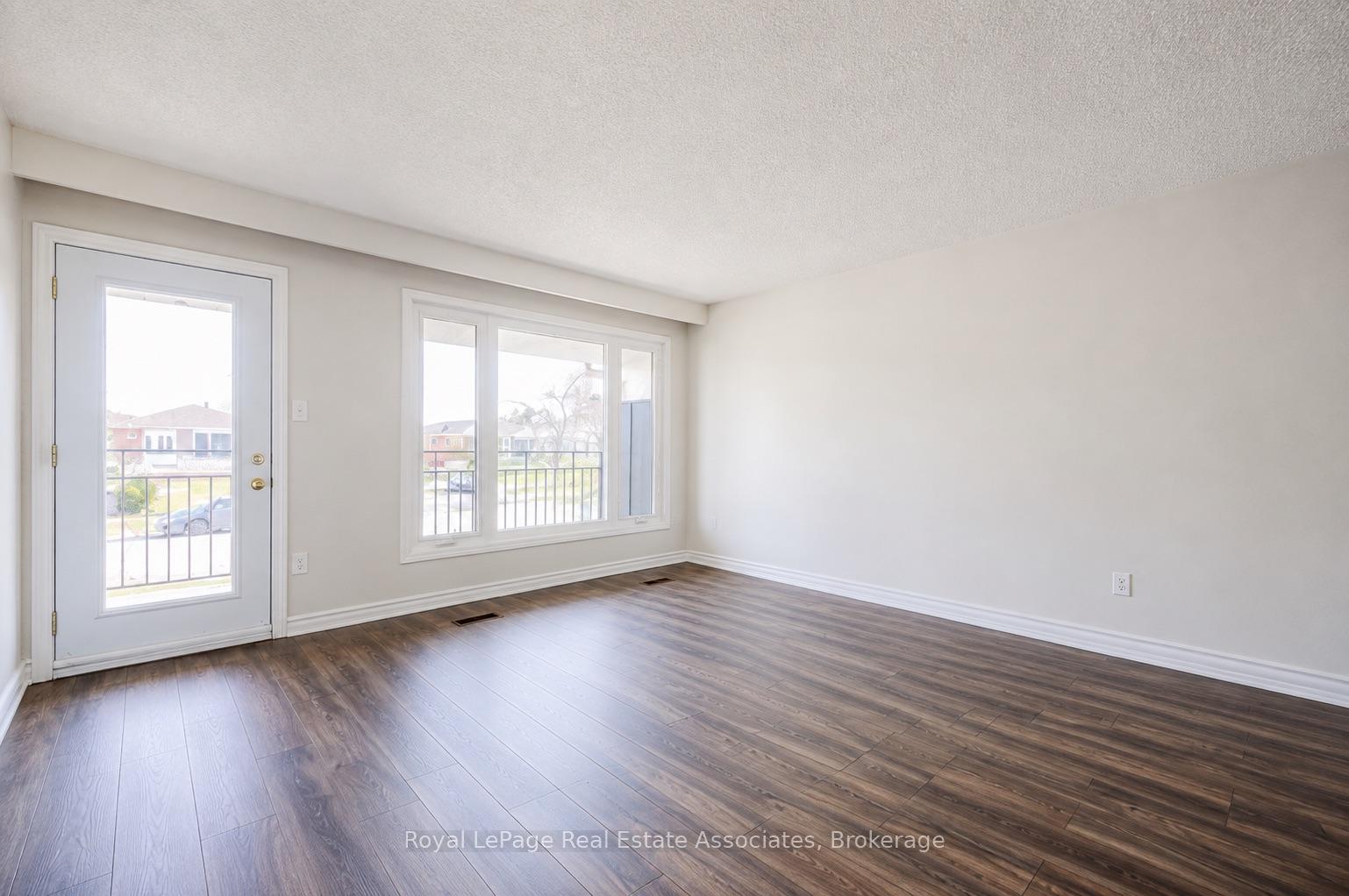 Photo 3 of Unit Upper, 2393 Whaley Drive, Mississauga, Cooksville — HOMEH