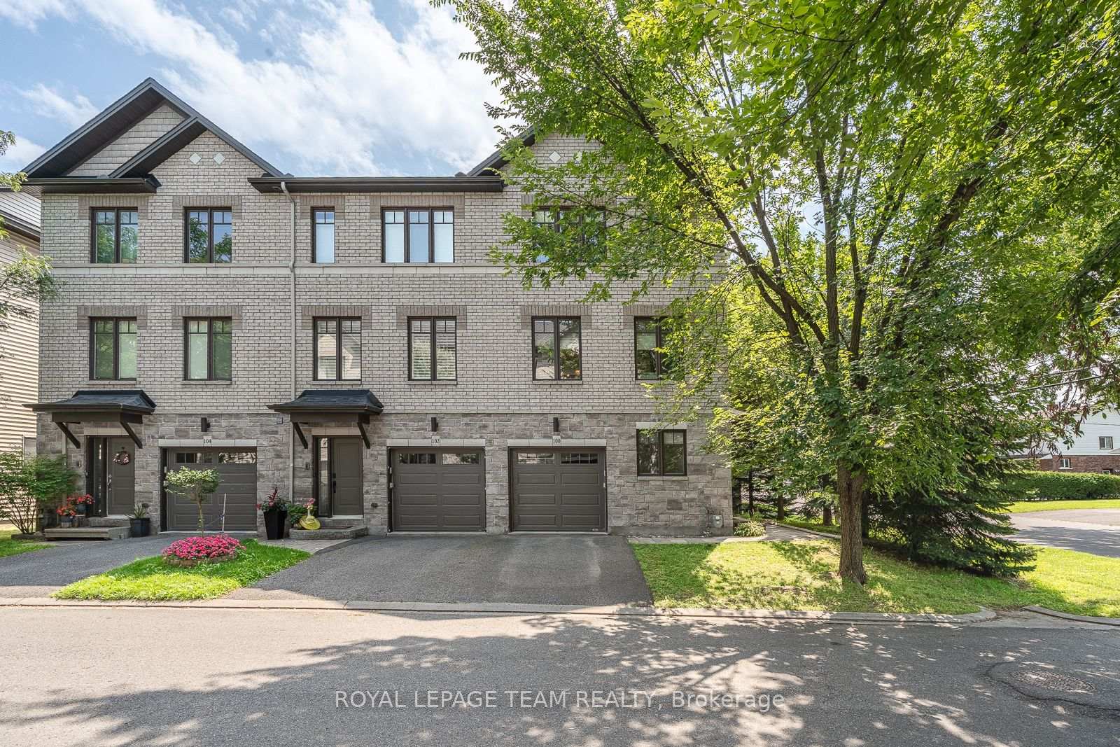 Photo 1 of 100 Brilia Private, Ottawa, Beacon Hill South — HOMEH
