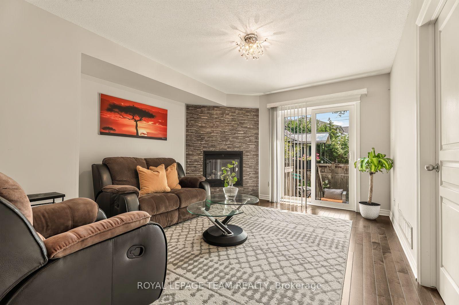 Photo 4 of 100 Brilia Private, Ottawa, Beacon Hill South — HOMEH