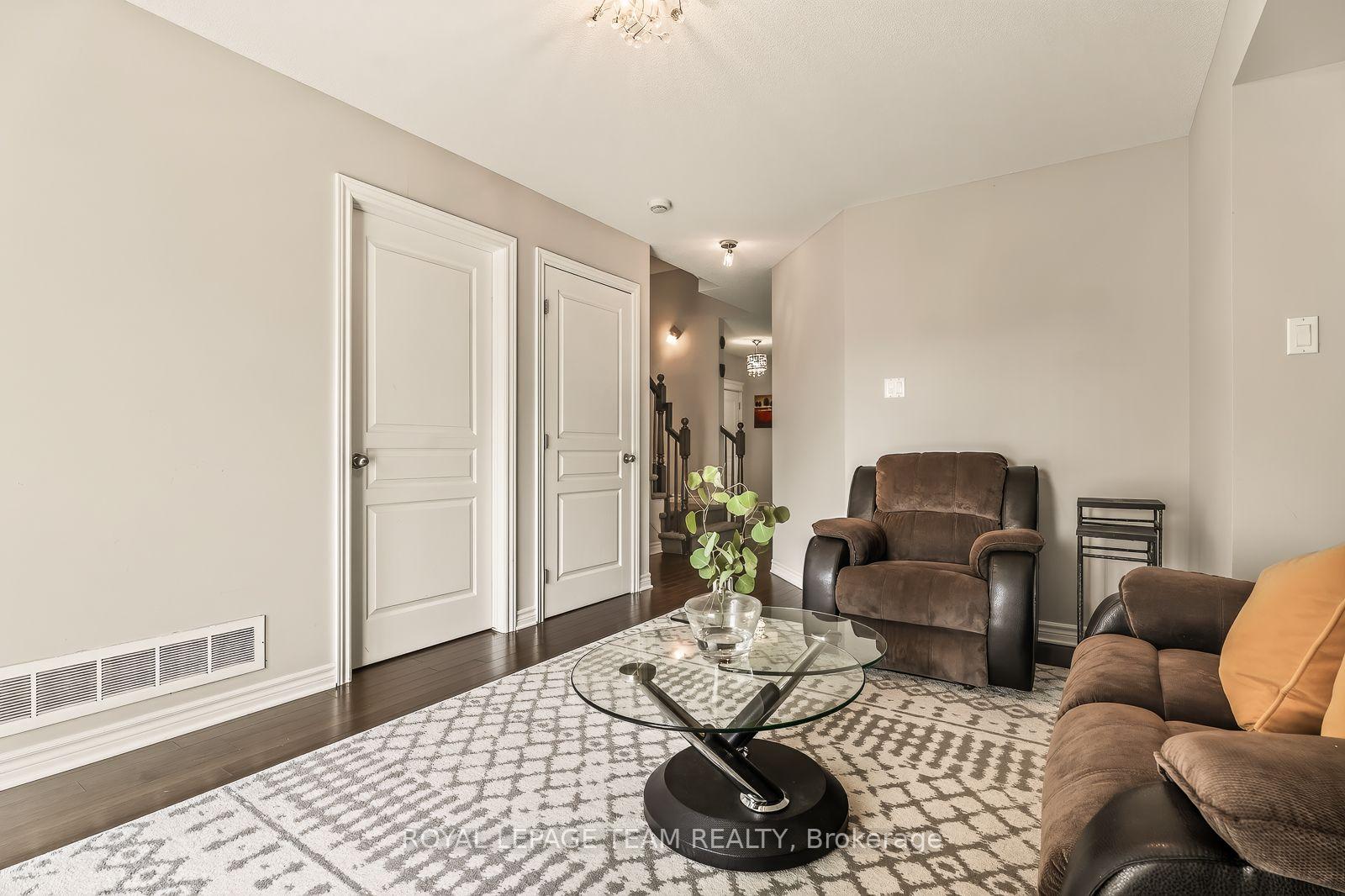 Photo 6 of 100 Brilia Private, Ottawa, Beacon Hill South — HOMEH