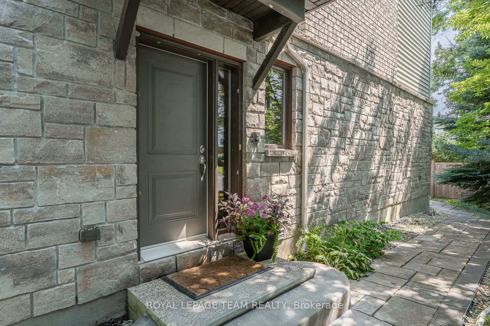 Photo 38 of 100 Brilia Private, Ottawa, Beacon Hill South — HOMEH