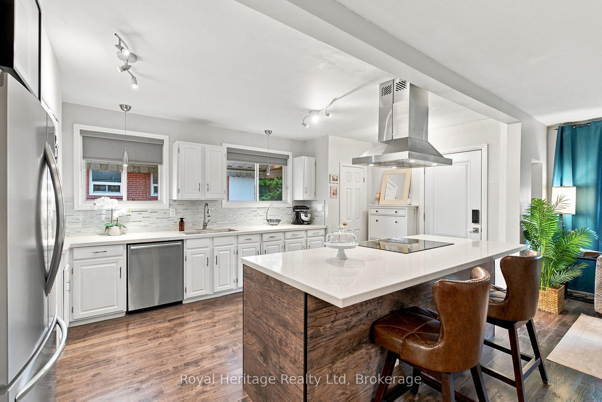 Photo 5 of 1387 Garvolin Avenue, Pickering, Bay Ridges — HOMEH