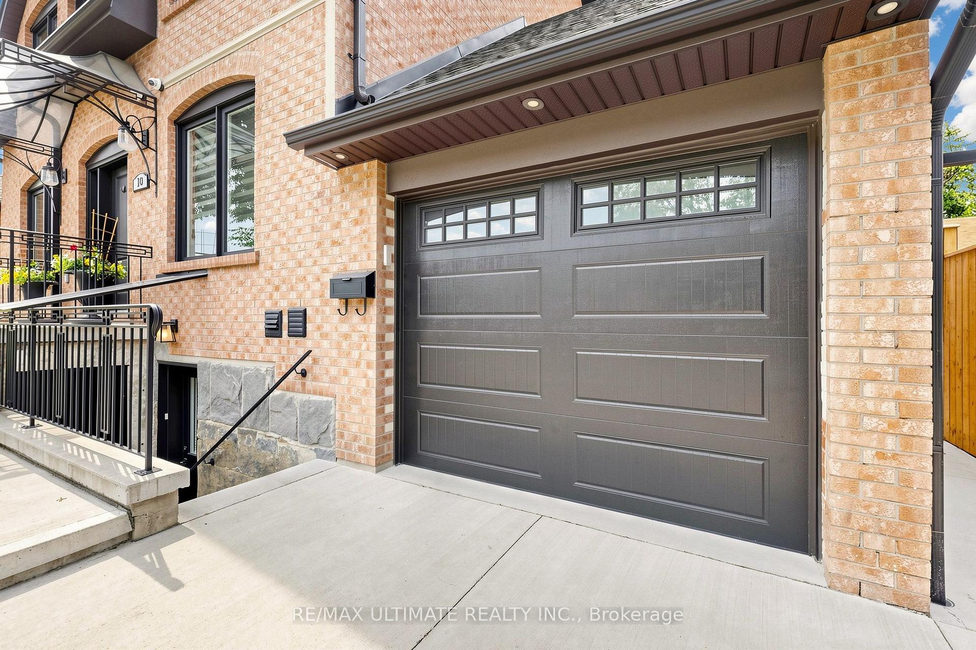 Front of Unit Upper, 10 Warbeck Place