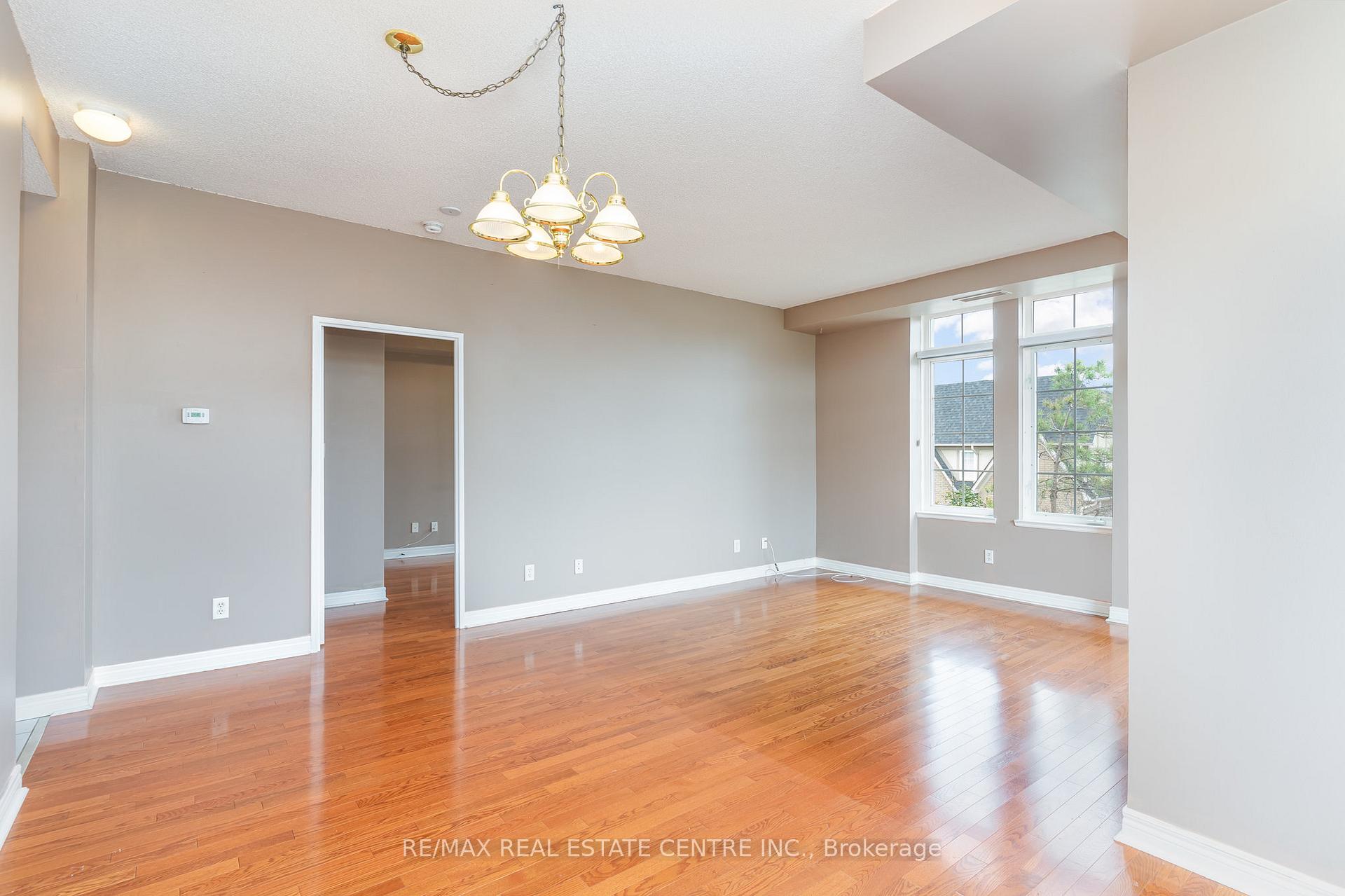 Photo 5 of Unit 410, 2301 Parkhaven Boulevard, Oakville, River Oaks — HOMEH