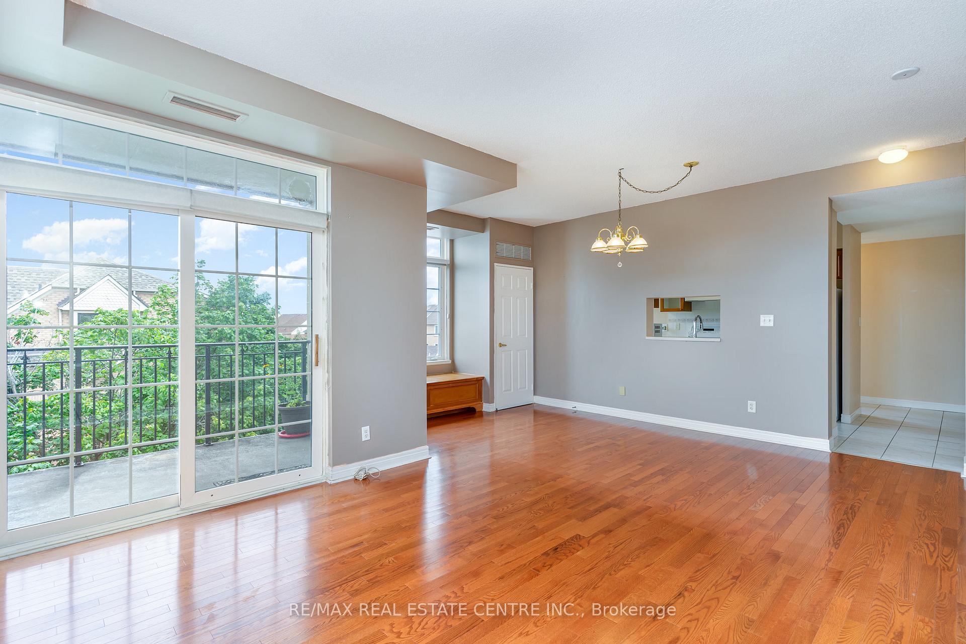 Photo 6 of Unit 410, 2301 Parkhaven Boulevard, Oakville, River Oaks — HOMEH