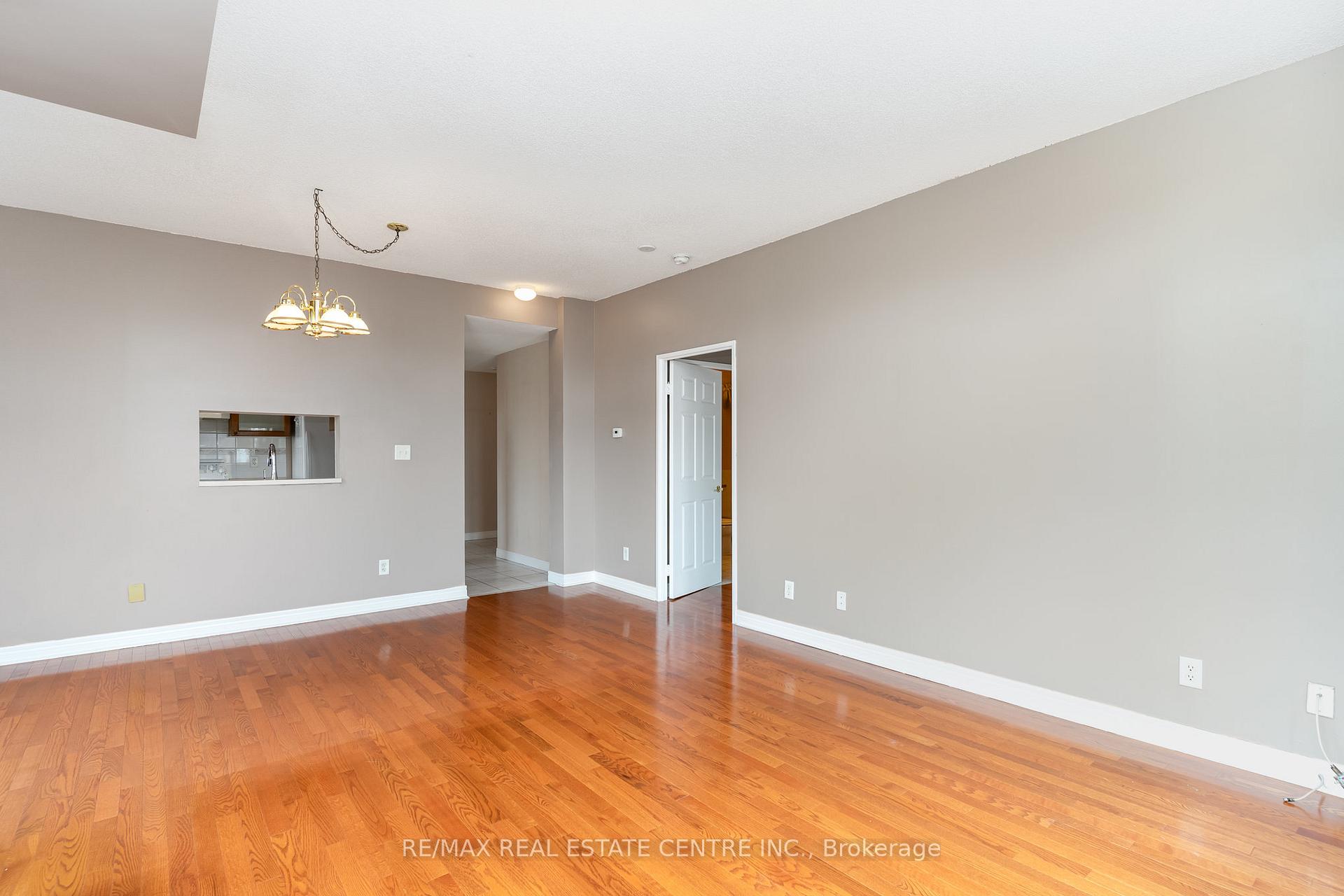 Photo 8 of Unit 410, 2301 Parkhaven Boulevard, Oakville, River Oaks — HOMEH