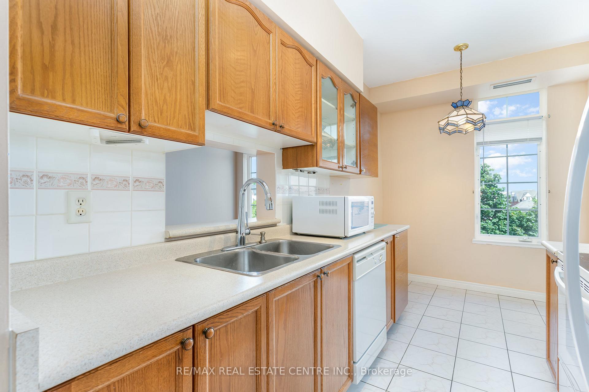 Photo 9 of Unit 410, 2301 Parkhaven Boulevard, Oakville, River Oaks — HOMEH