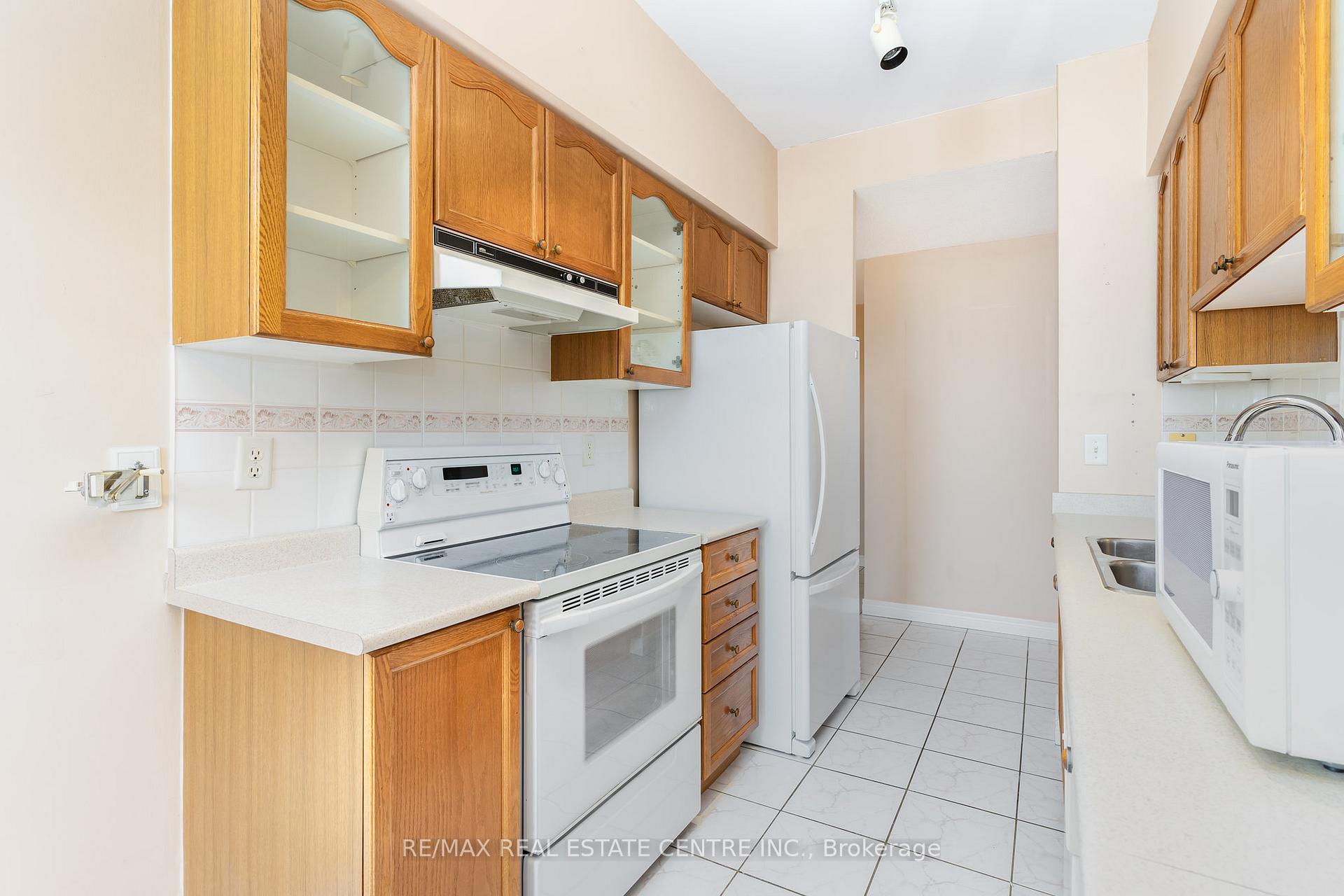 Photo 10 of Unit 410, 2301 Parkhaven Boulevard, Oakville, River Oaks — HOMEH