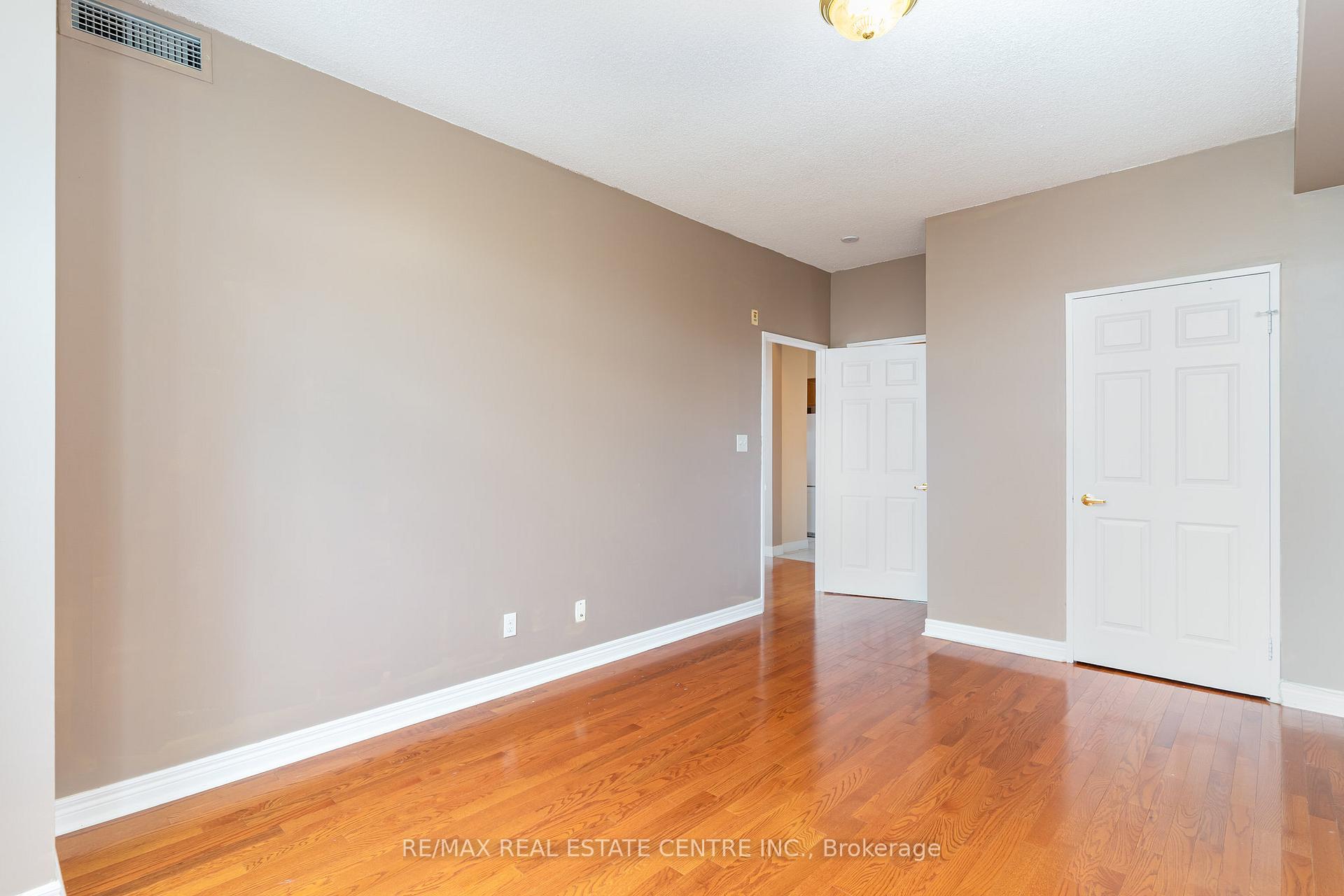 Photo 13 of Unit 410, 2301 Parkhaven Boulevard, Oakville, River Oaks — HOMEH