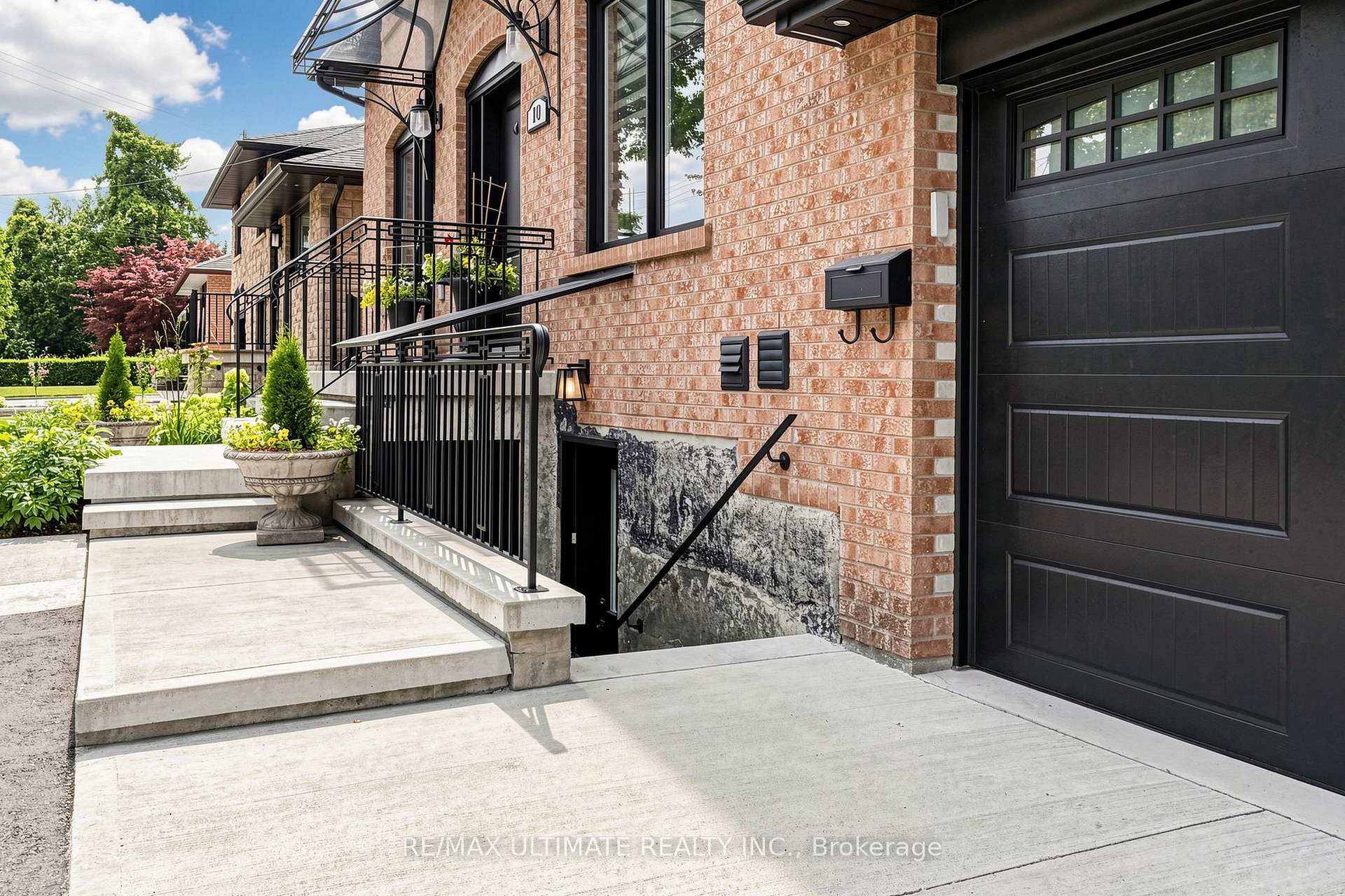 Photo 1 of Unit Lower, 10 Warbeck Place, Etobicoke, Kingsview Village-The Westway — HOMEH