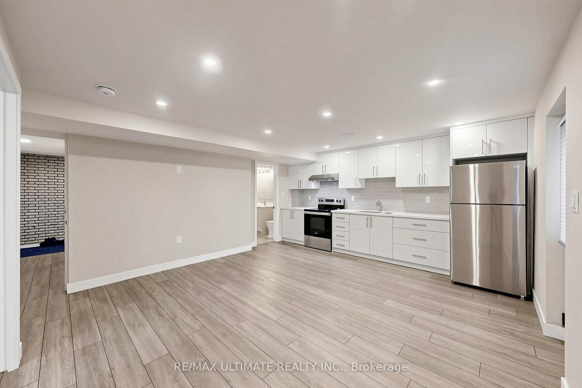 Photo 5 of Unit Lower, 10 Warbeck Place, Etobicoke, Kingsview Village-The Westway — HOMEH