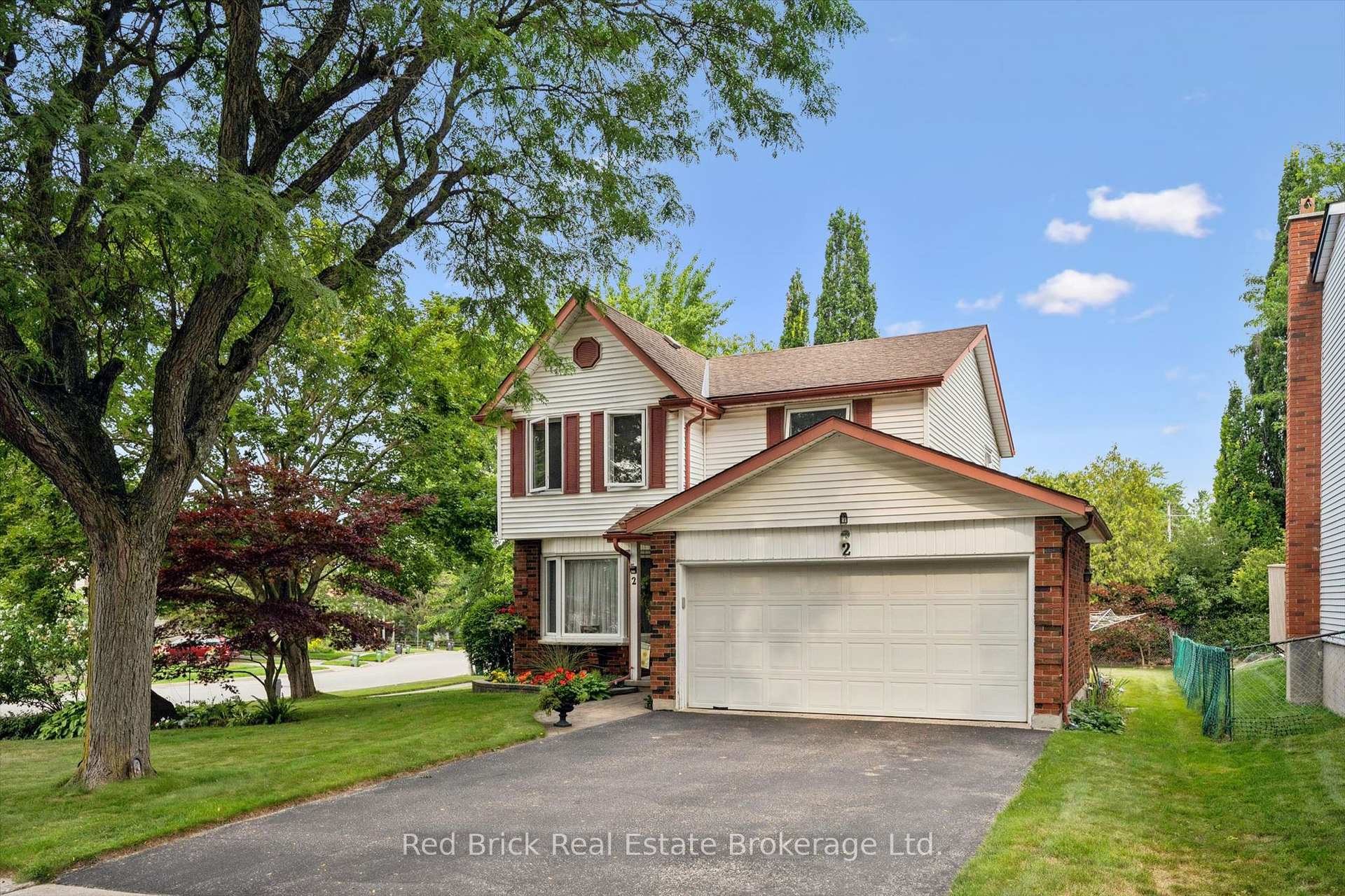 Photo 3 of 2 Woodborough Road, Guelph, Kortright West — HOMEH