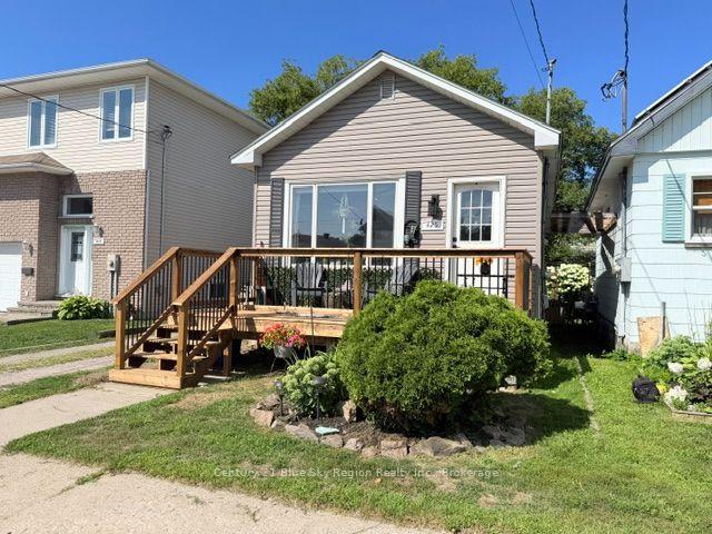 Front of 425 King Street W