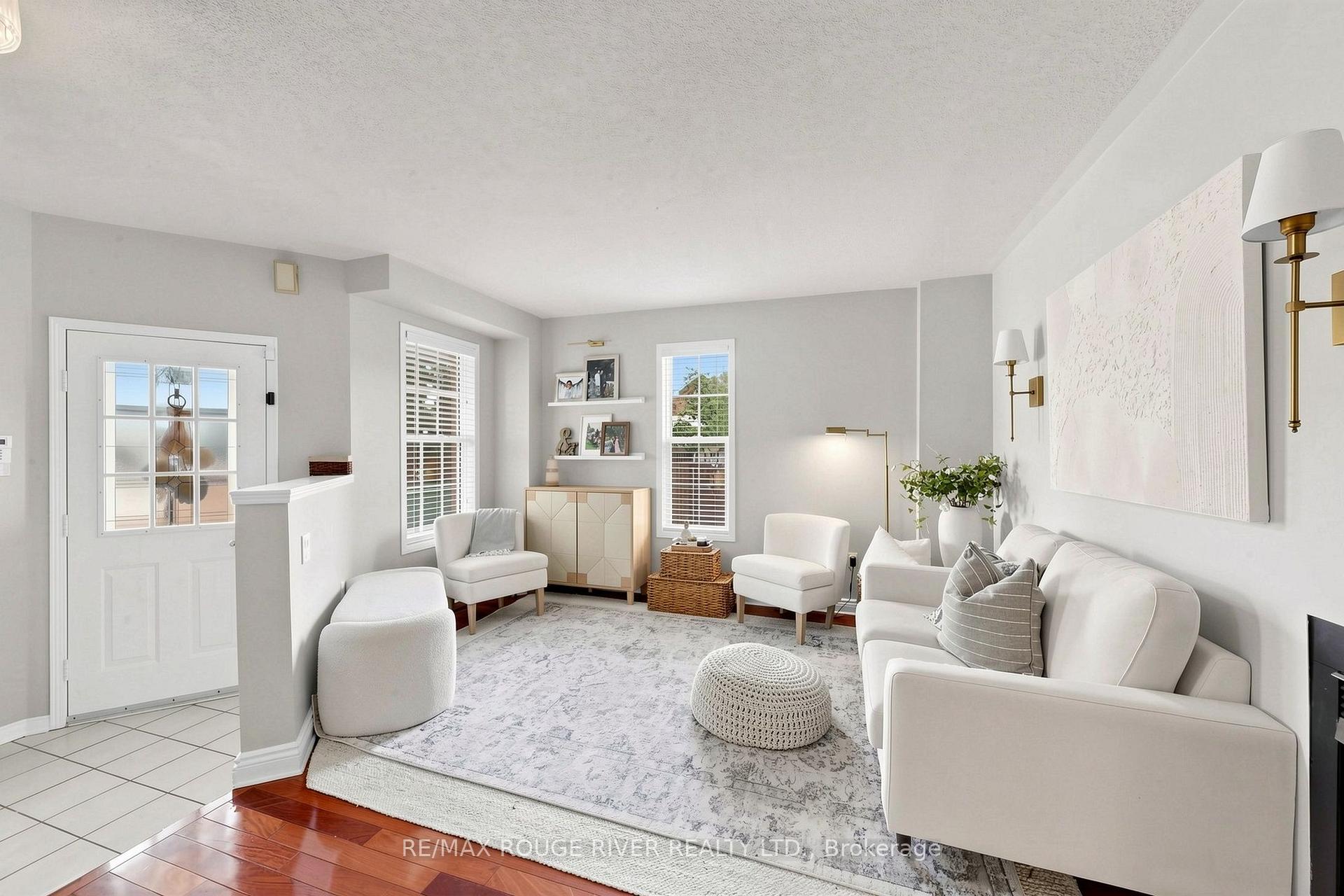 Photo 2 of 66 Tidewater Crescent, Whitby, Williamsburg — HOMEH