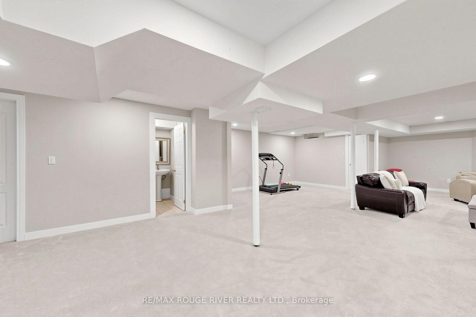 Photo 37 of 66 Tidewater Crescent, Whitby, Williamsburg — HOMEH