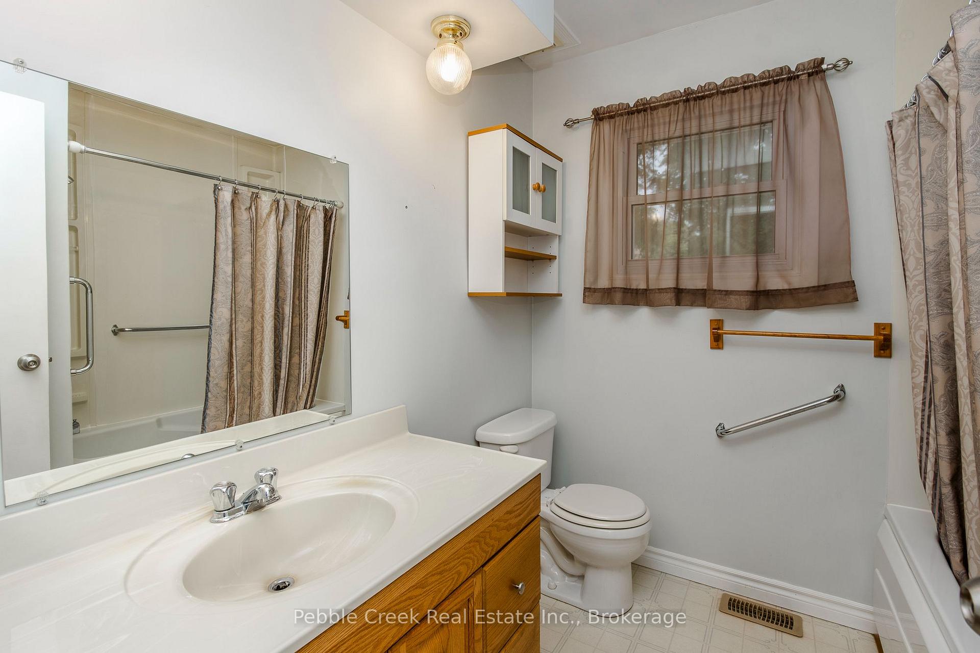 Photo 24 of 172 Elgin Avenue W, Goderich, Goderich (Town) — HOMEH
