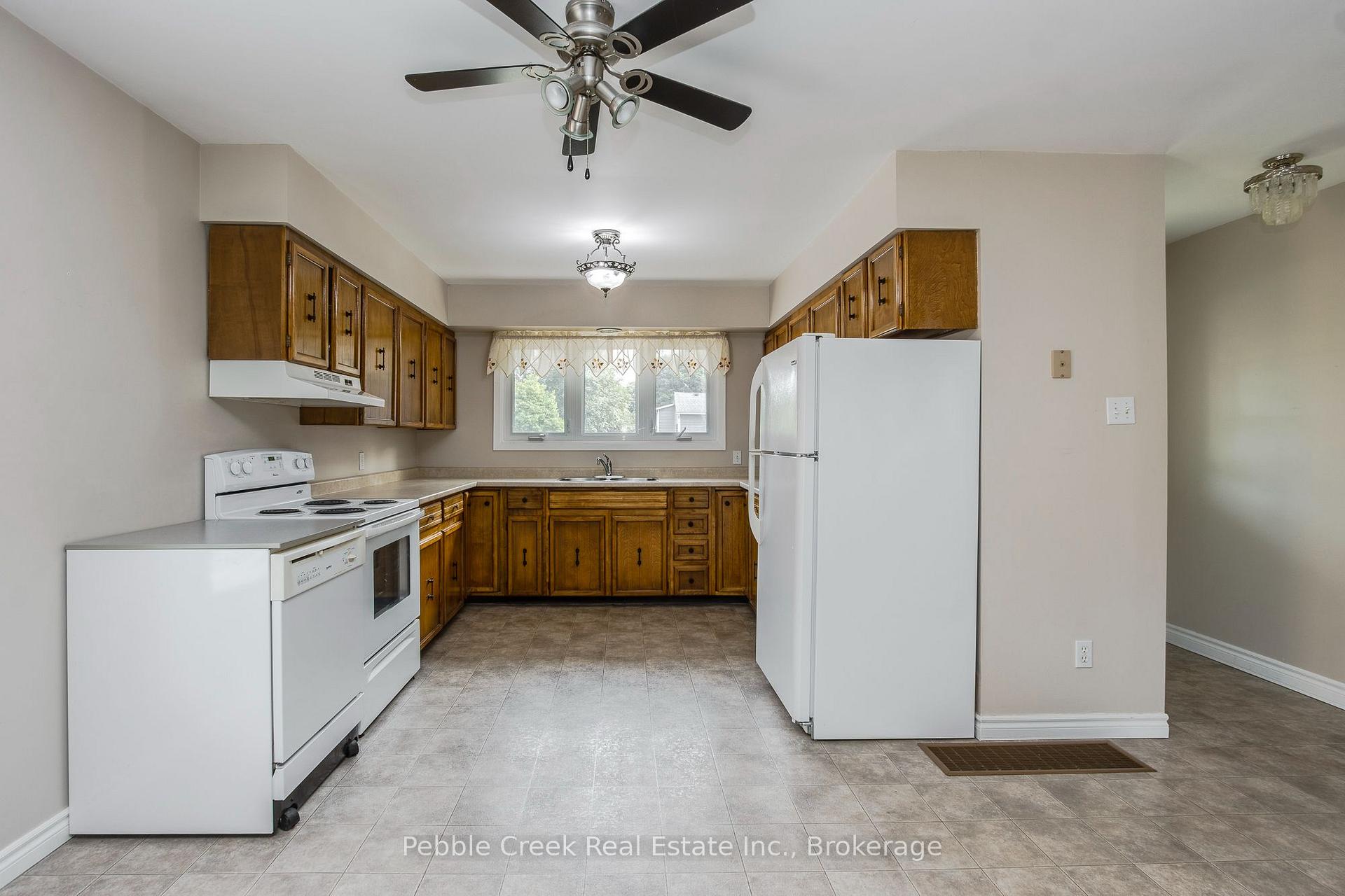 Photo 33 of 172 Elgin Avenue W, Goderich, Goderich (Town) — HOMEH