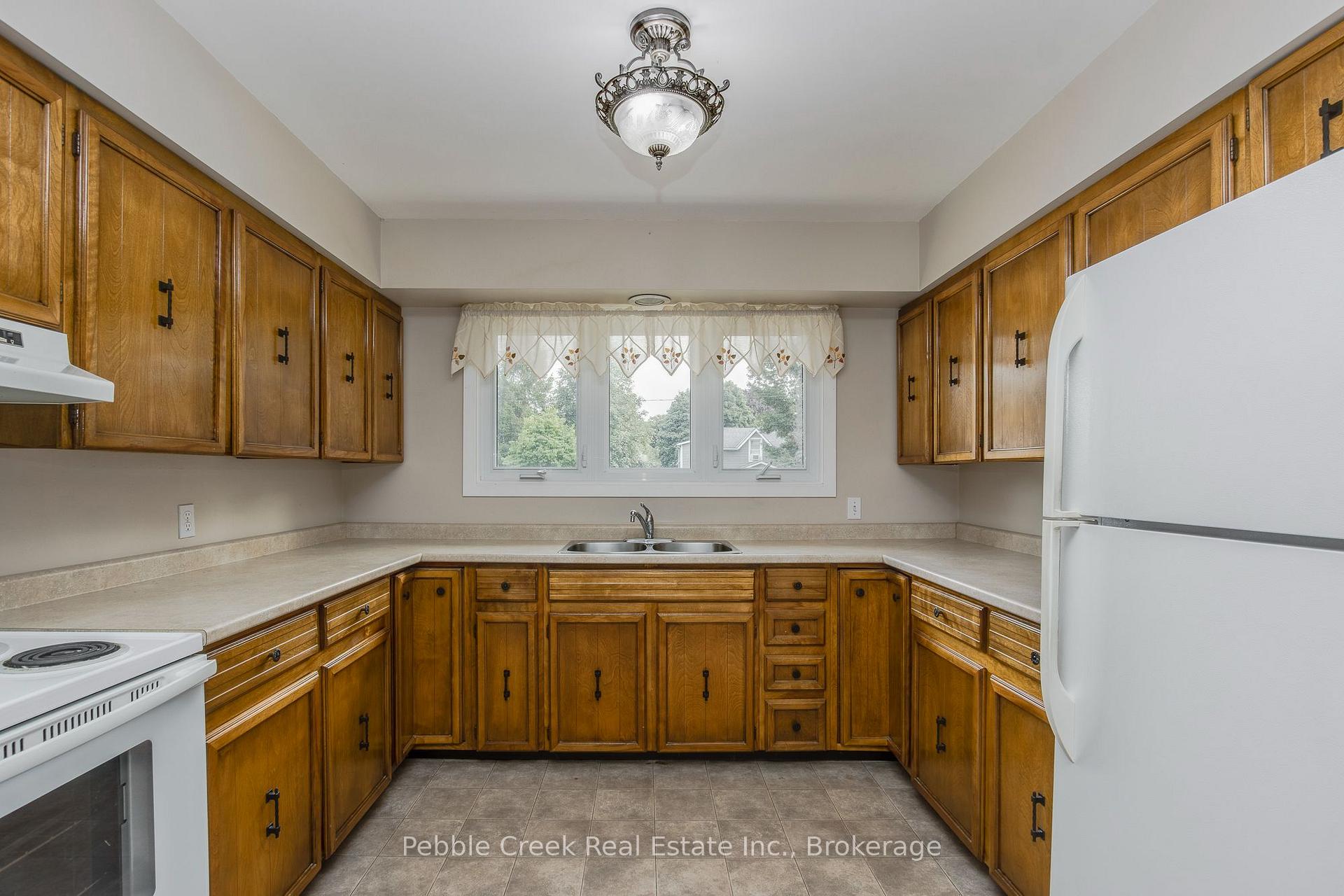 Photo 36 of 172 Elgin Avenue W, Goderich, Goderich (Town) — HOMEH