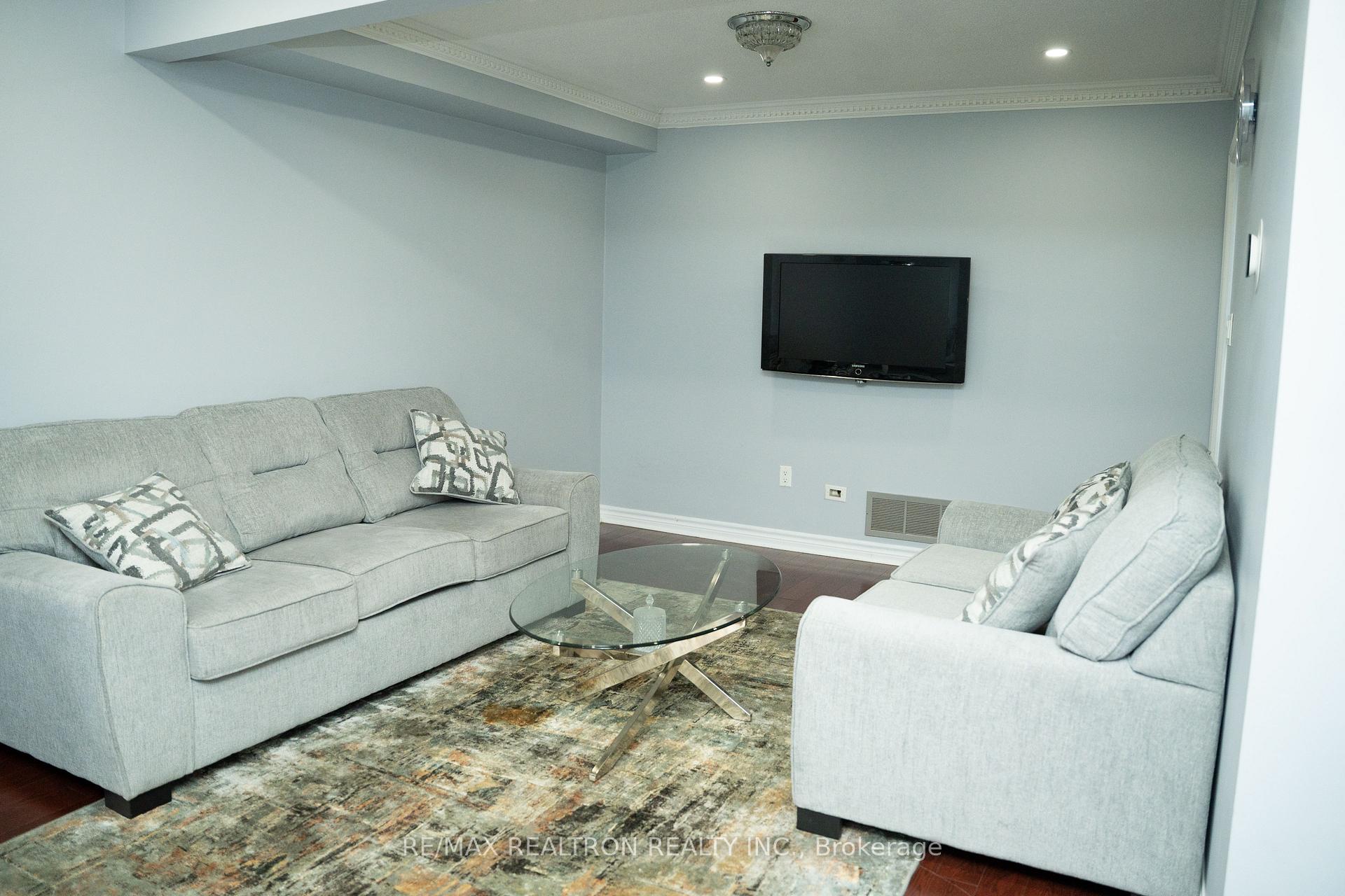 Photo 5 of 2065 Blue Ridge Crescent, Pickering, Brock Ridge — HOMEH