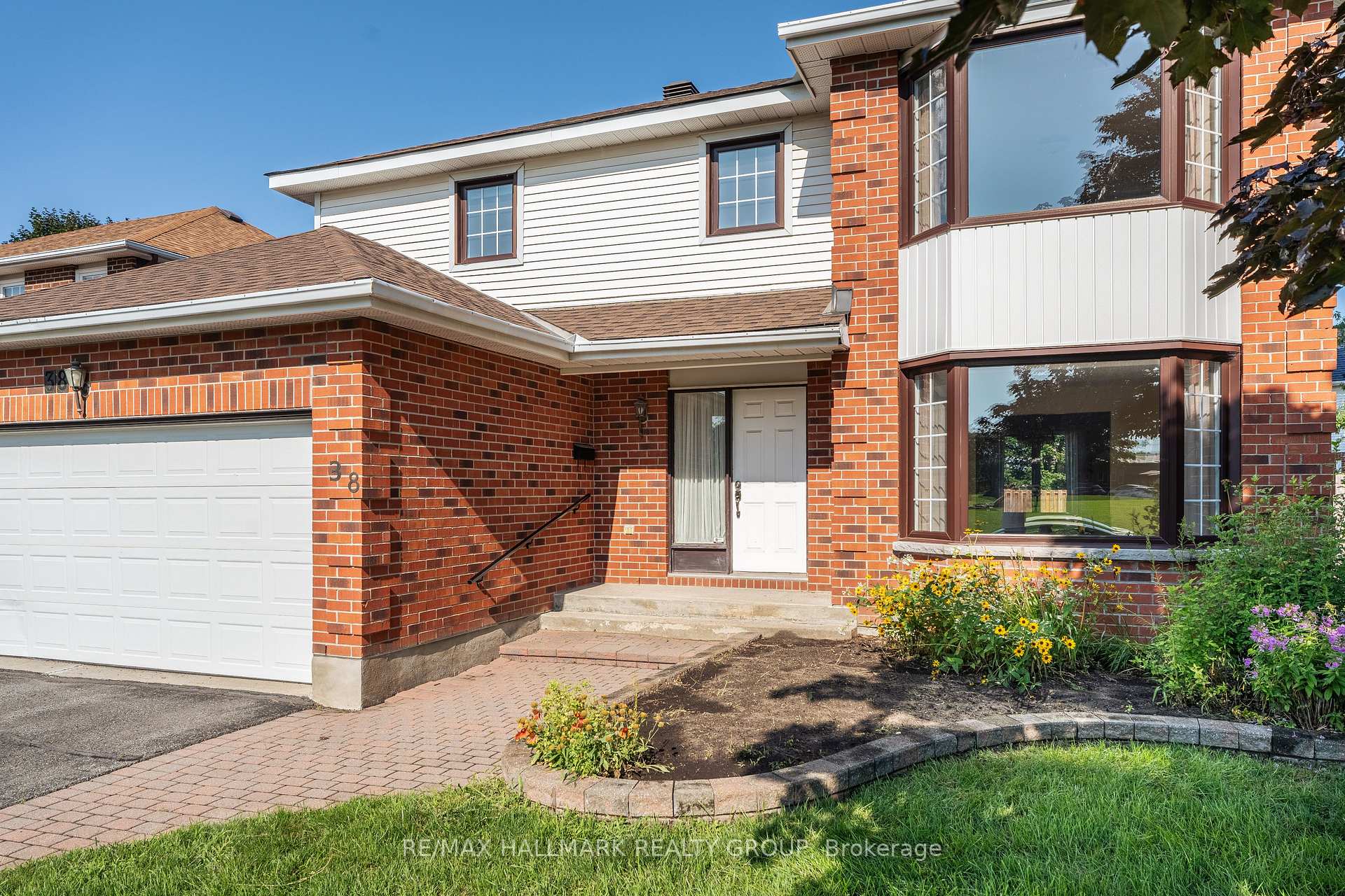 Photo 3 of 38 Bateman Drive, Ottawa, Manordale — HOMEH