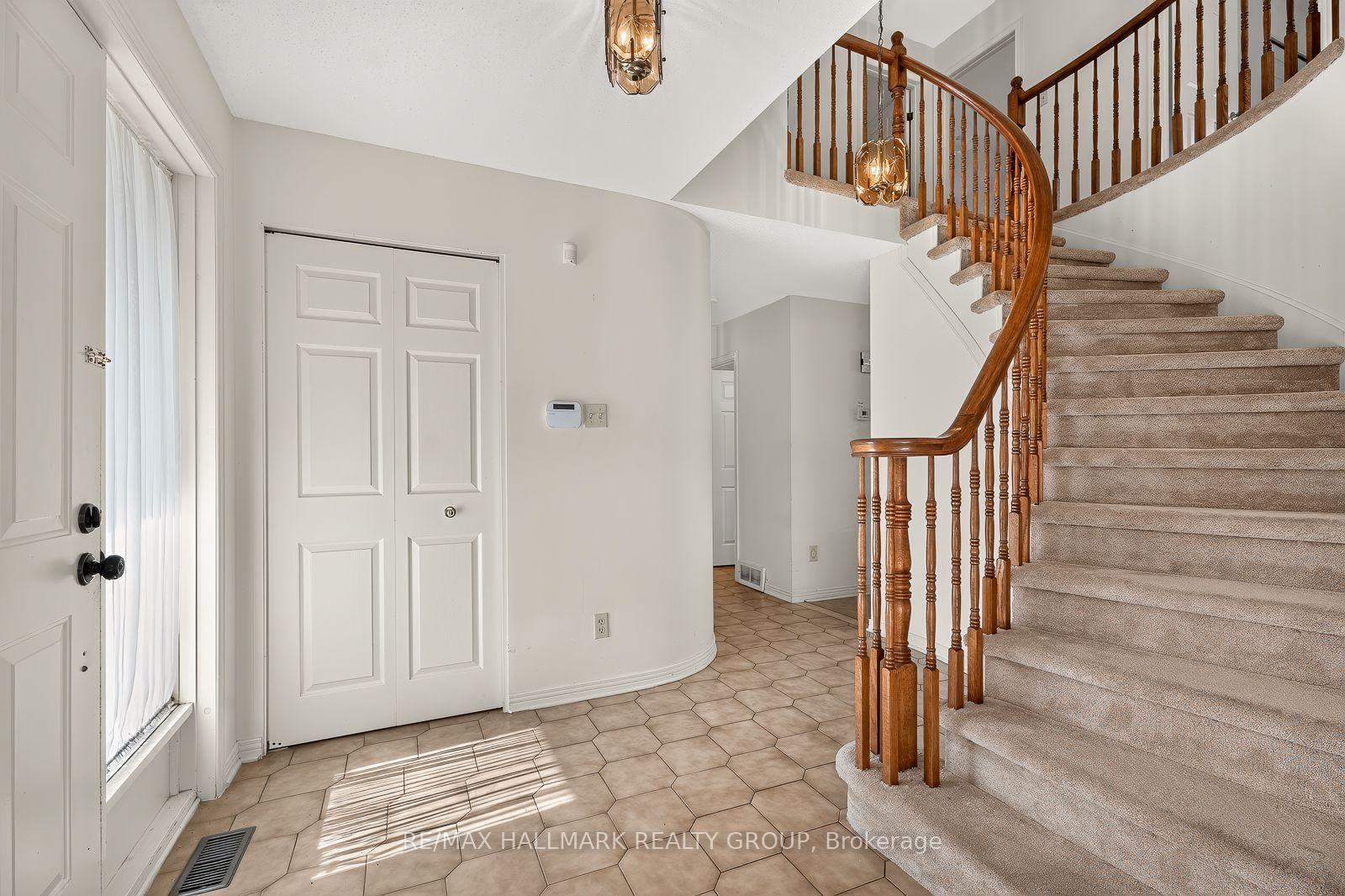 Photo 4 of 38 Bateman Drive, Ottawa, Manordale — HOMEH