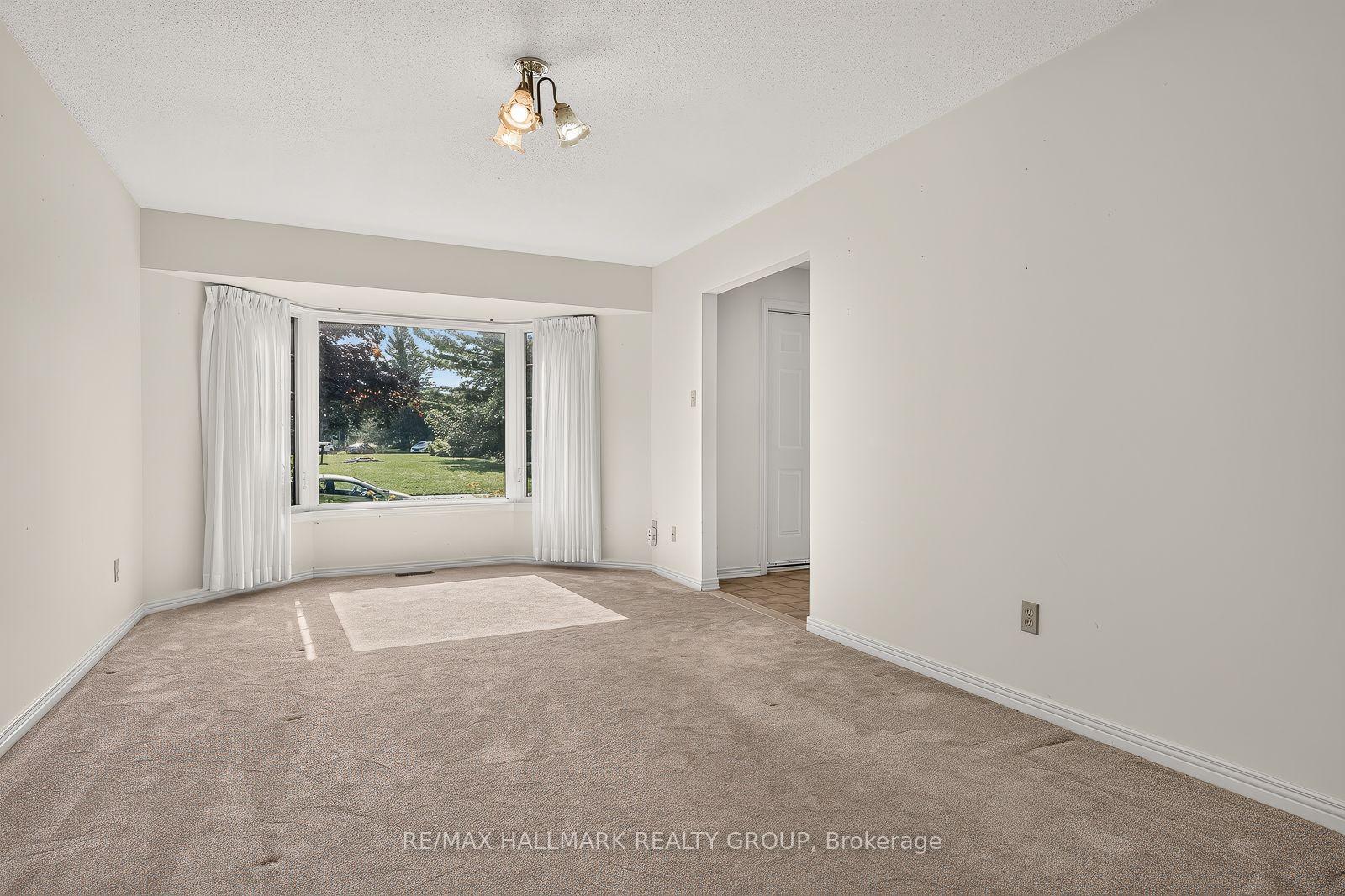 Photo 8 of 38 Bateman Drive, Ottawa, Manordale — HOMEH