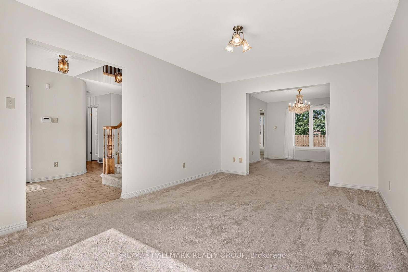 Photo 9 of 38 Bateman Drive, Ottawa, Manordale — HOMEH