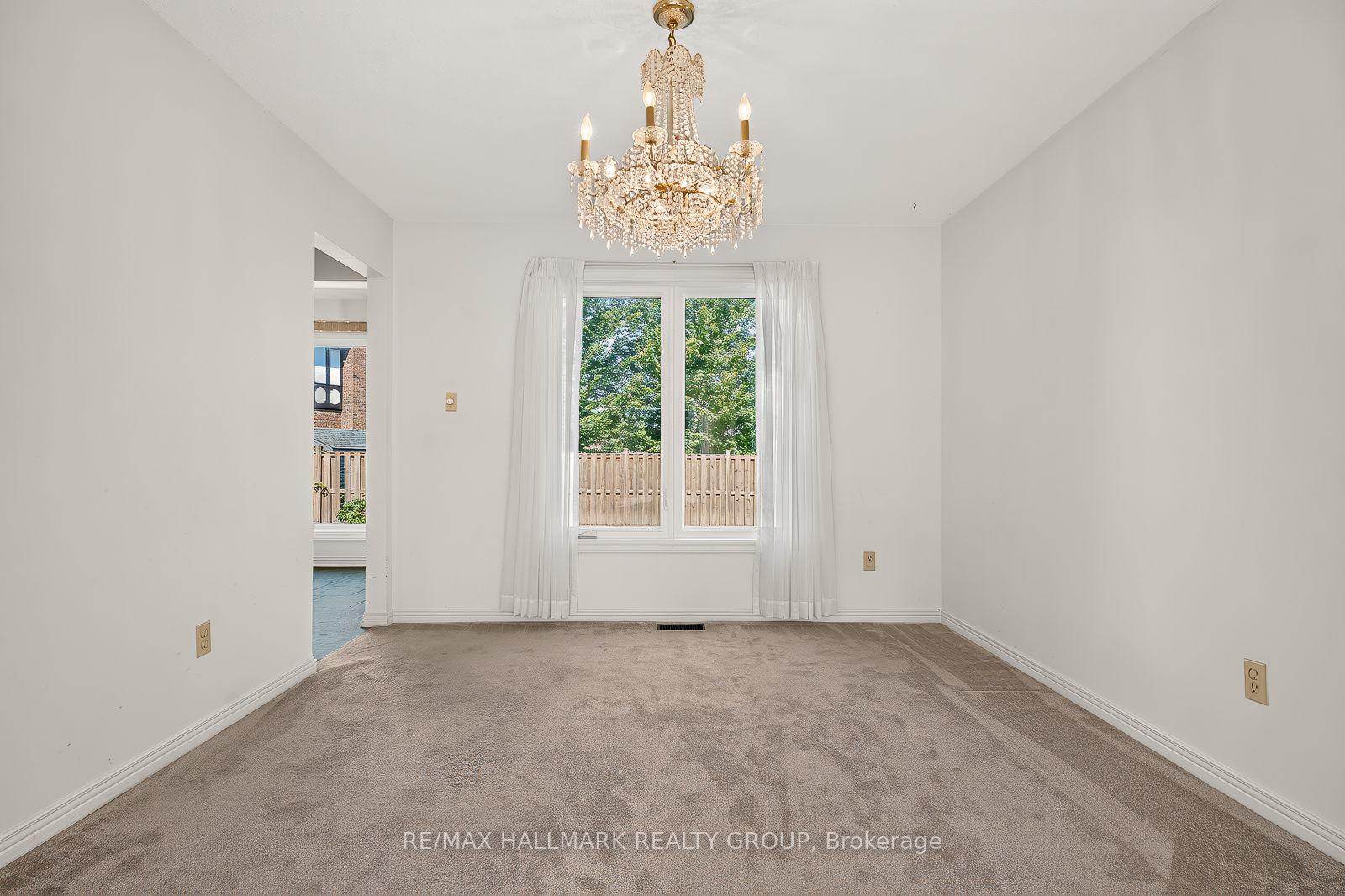 Photo 10 of 38 Bateman Drive, Ottawa, Manordale — HOMEH